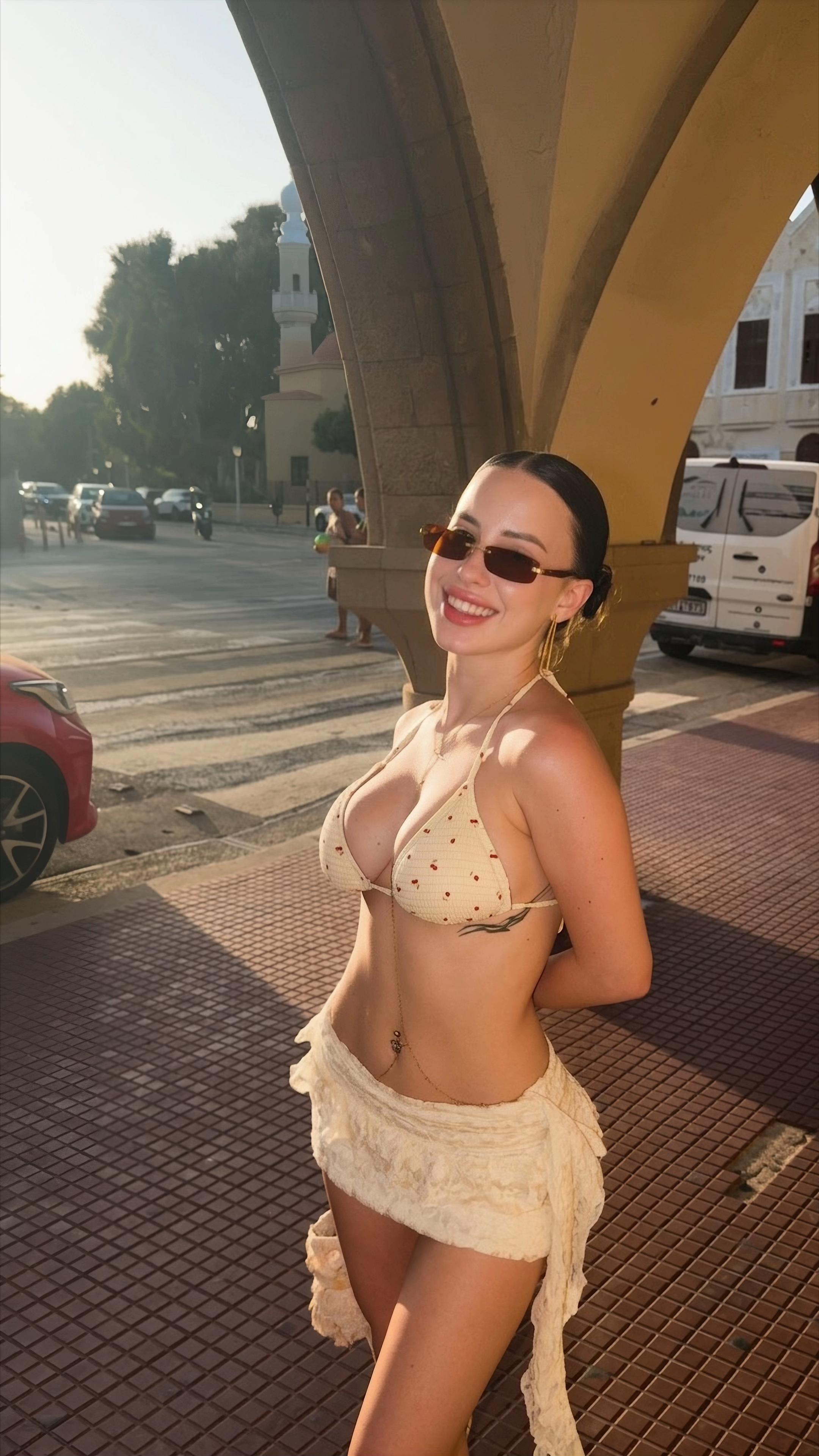 @Kucukgoldensude