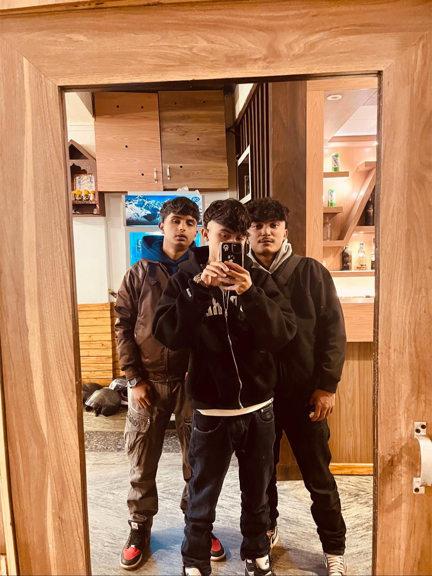 @aakuHood 📌🔝💙