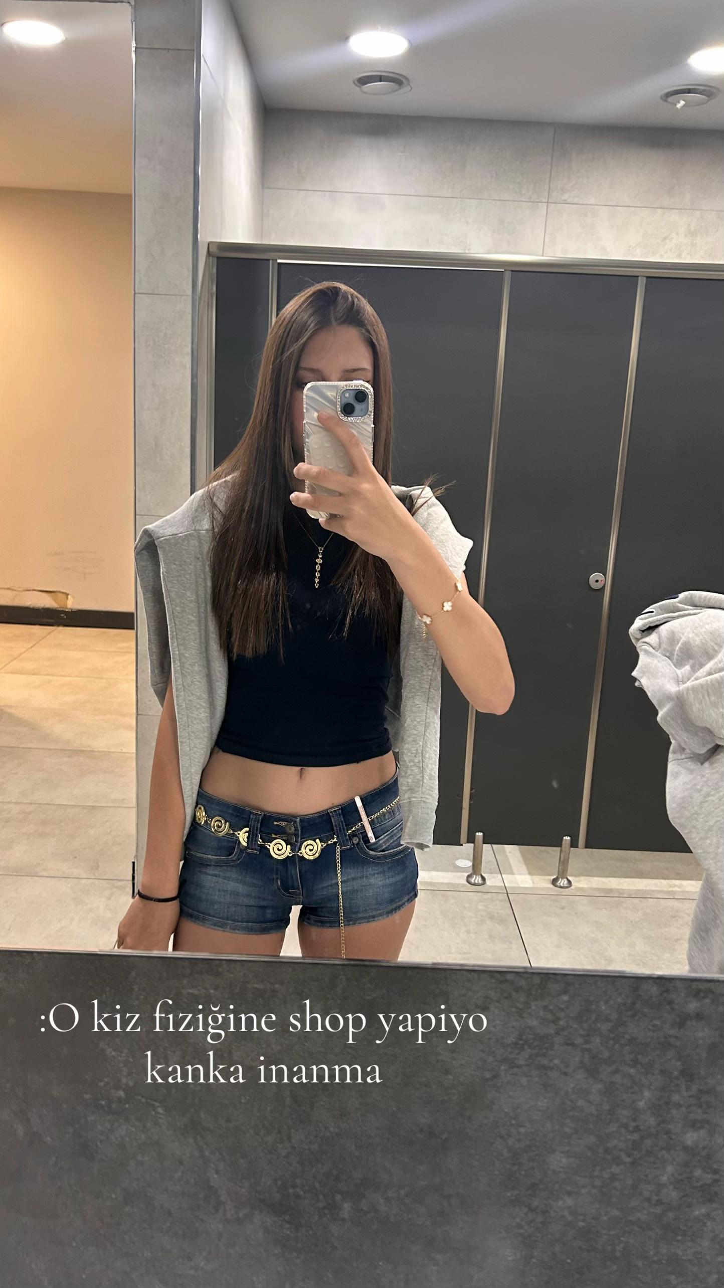 @𝓬𝓱𝓮𝓻𝓻𝔂 𝓬𝓸𝓵𝓪