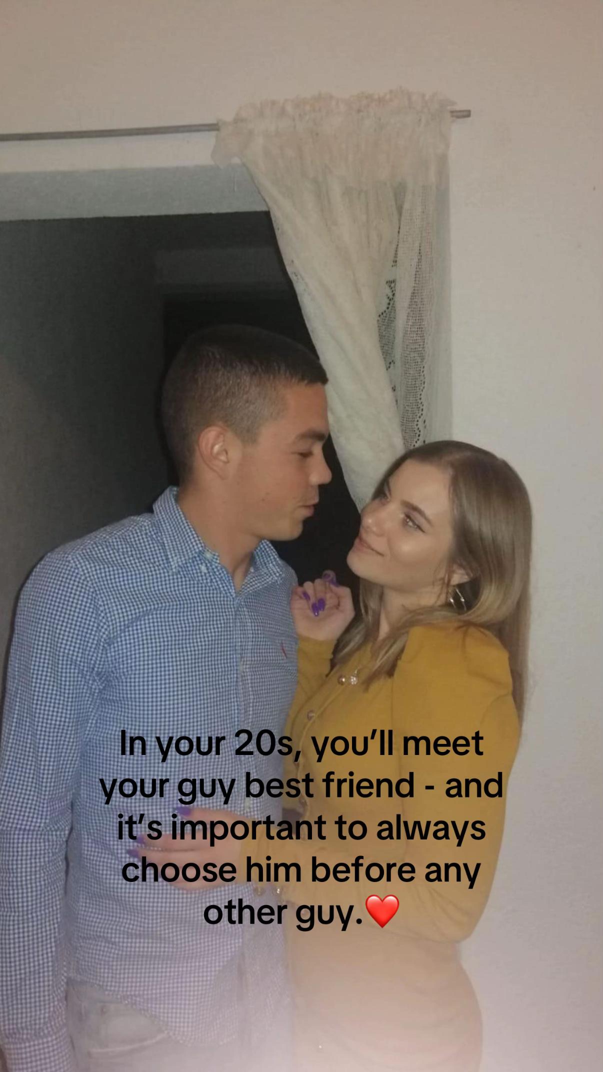@elenorasoda