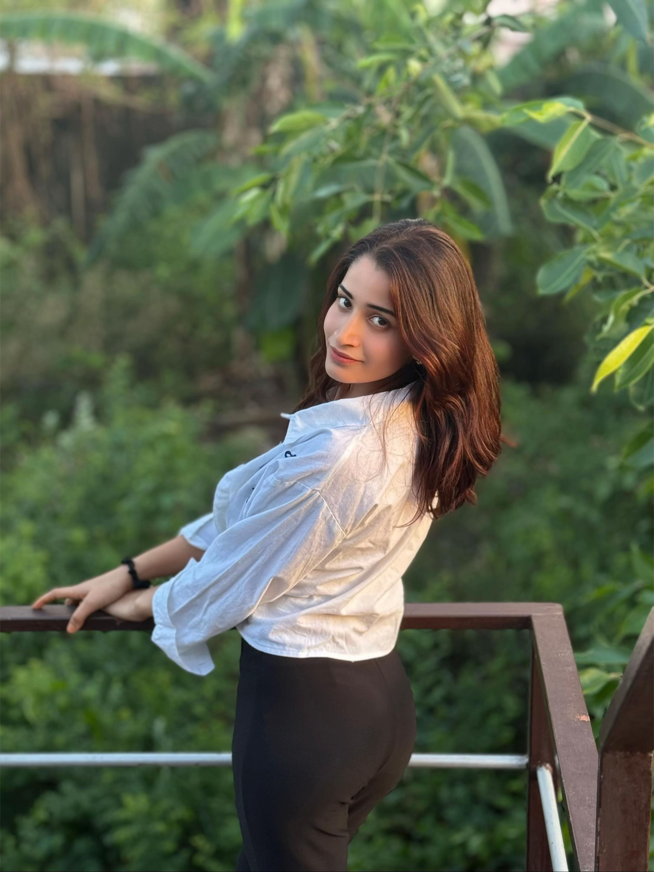 @Miss Neha ⭐🖤⭐