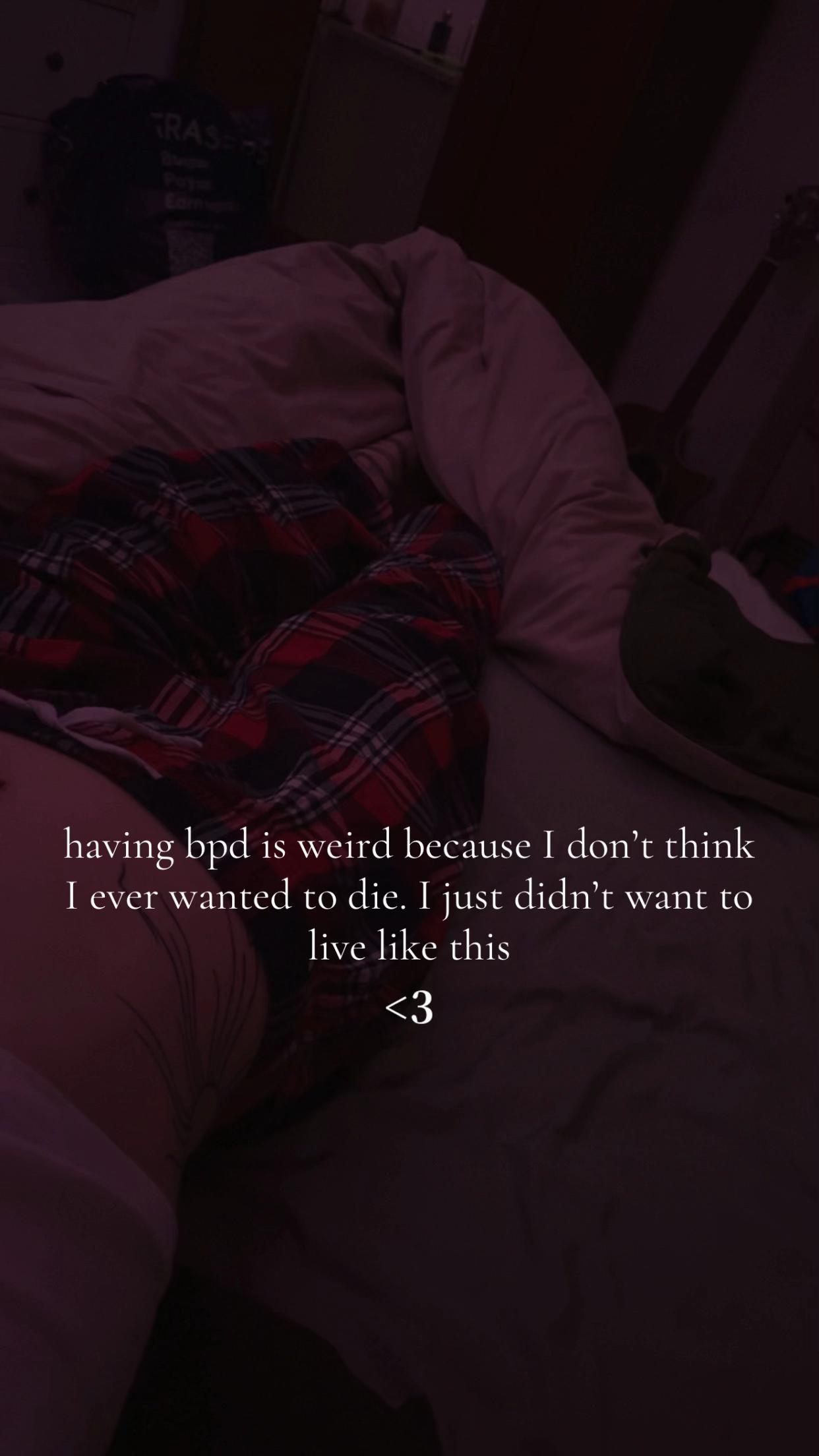 @E L L I E.