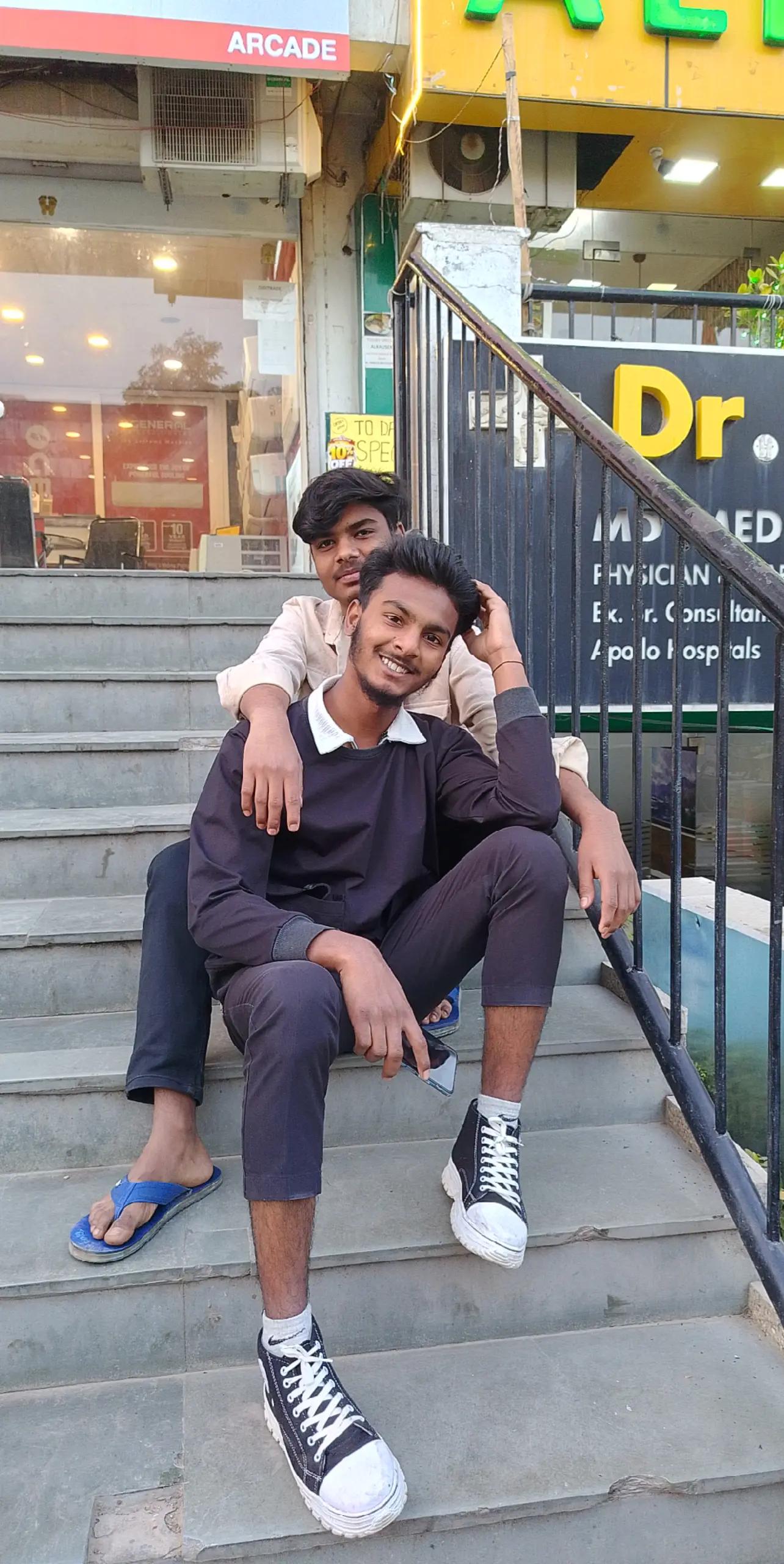 @Hasrat Rain🚭🚭🇳🇵👑🥷