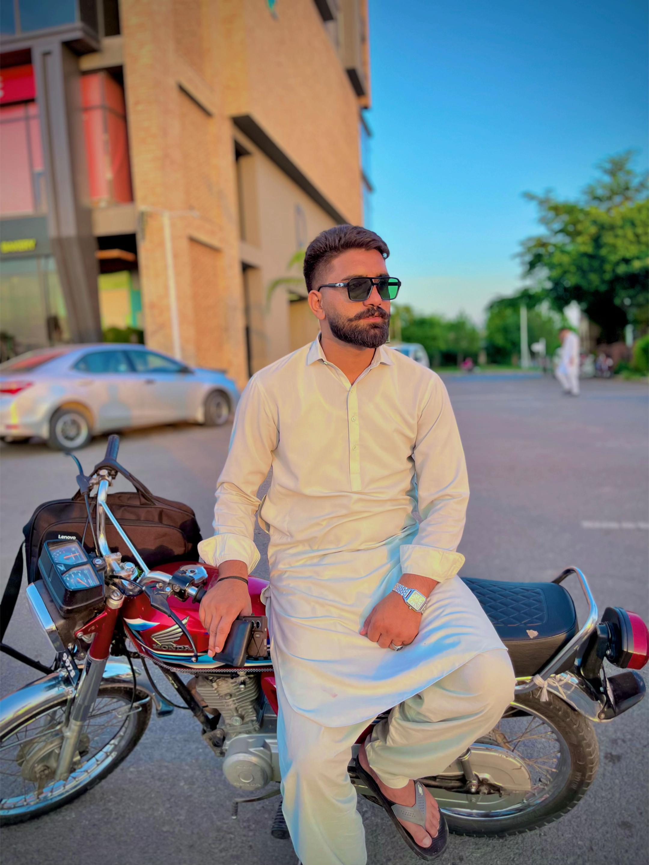 @خواجہ مشاھد رفیق