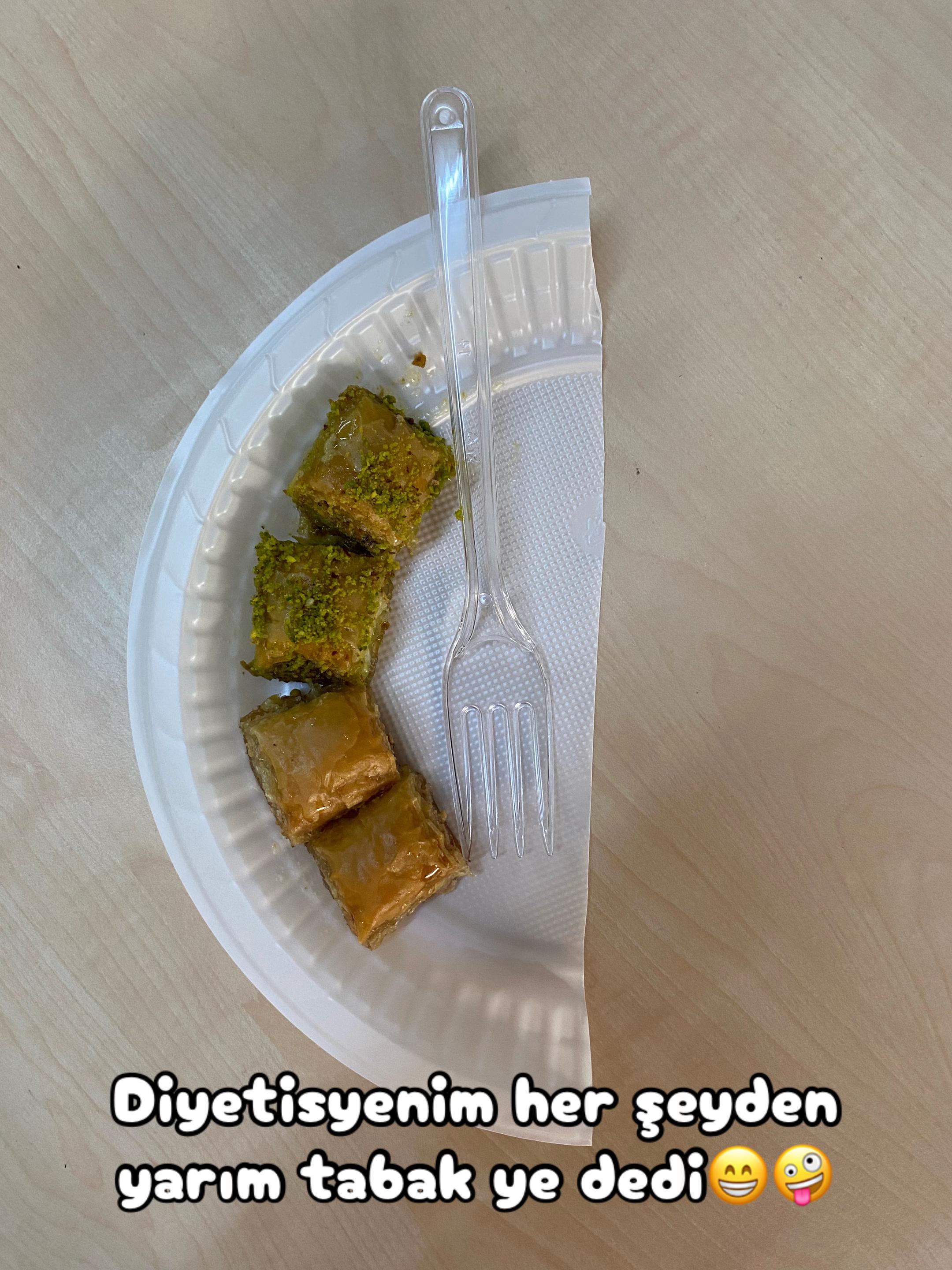 @Şapkalı Kadın
