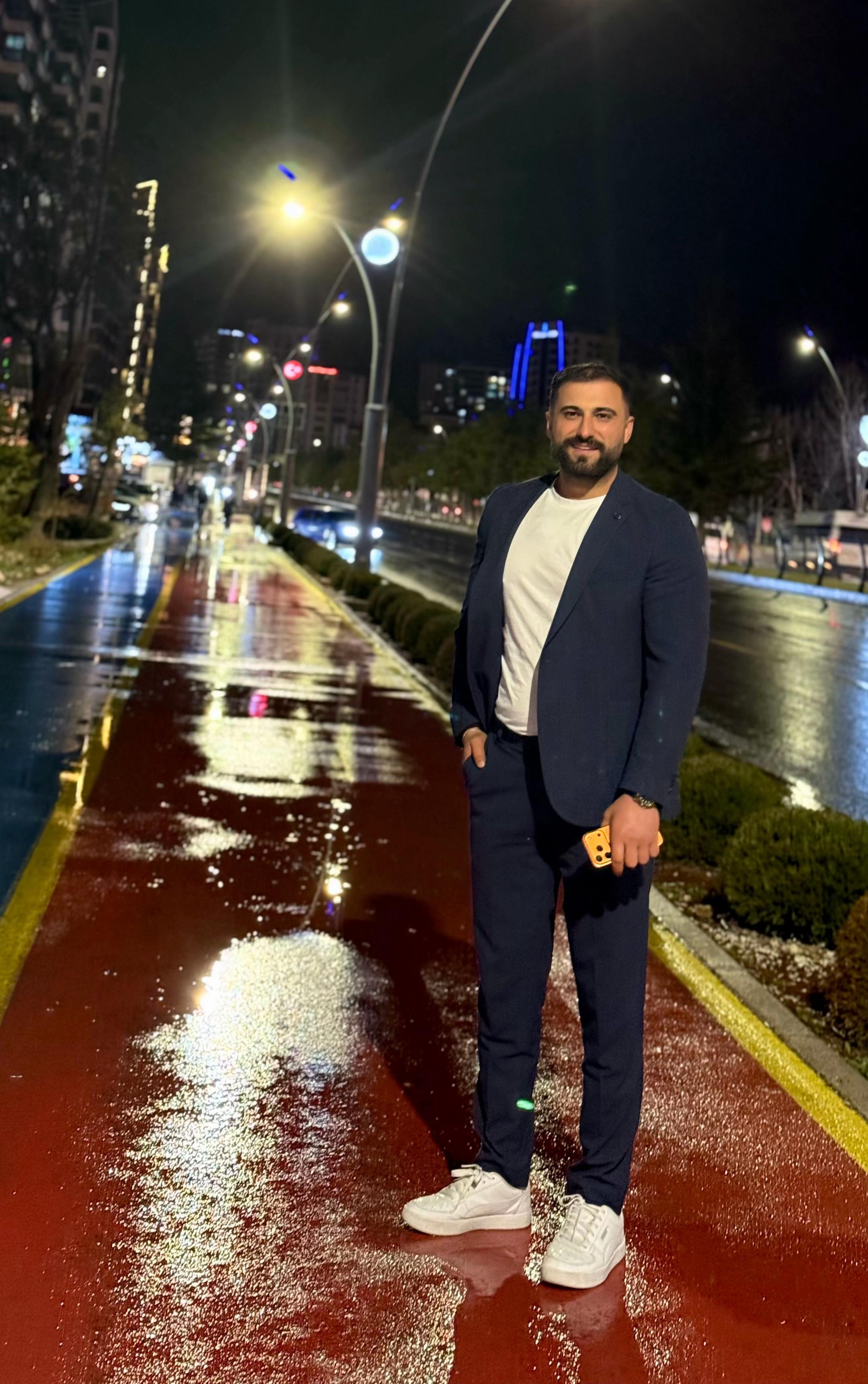 @Ahmet Apaydın