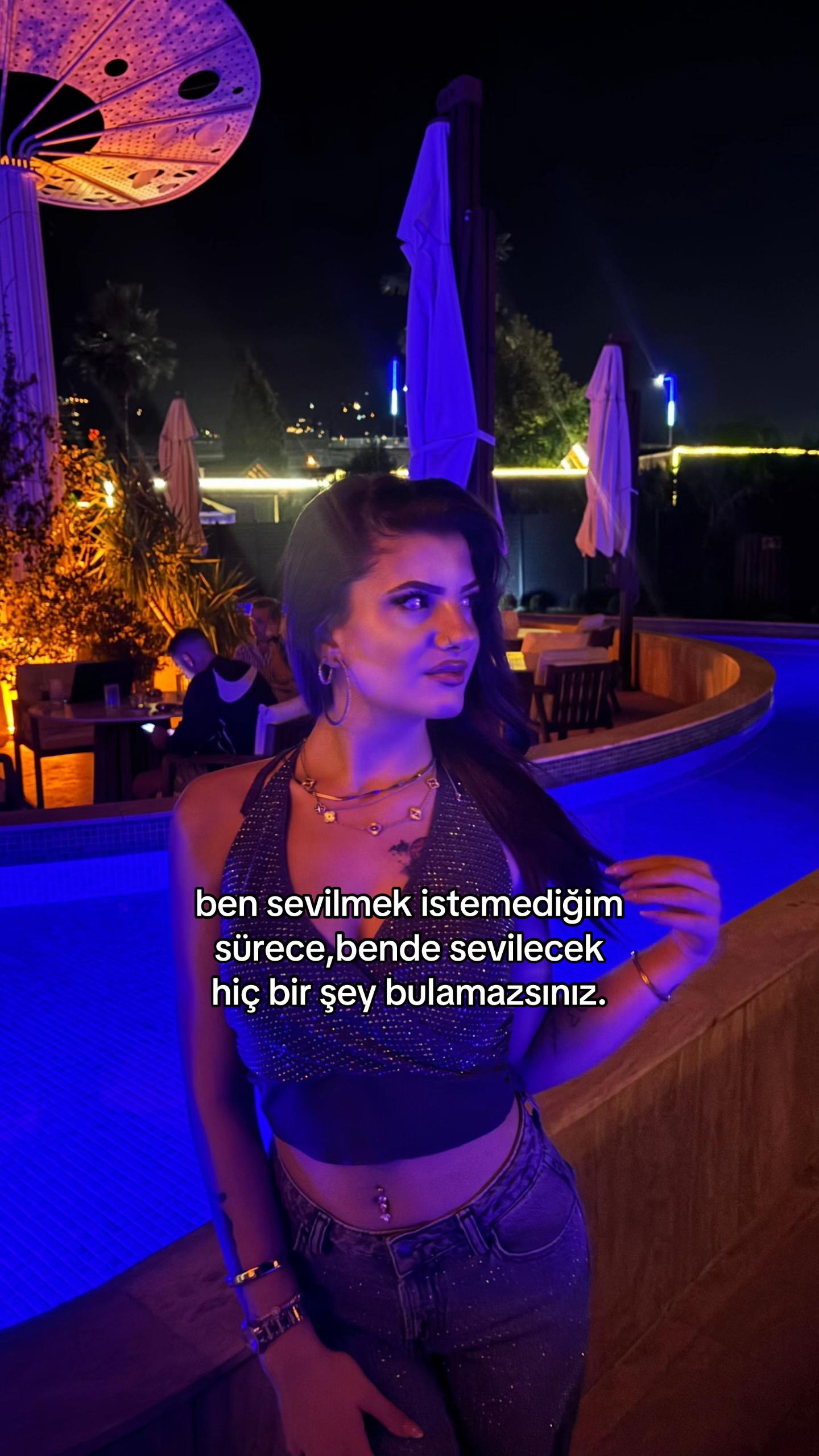 @Azra Eşref