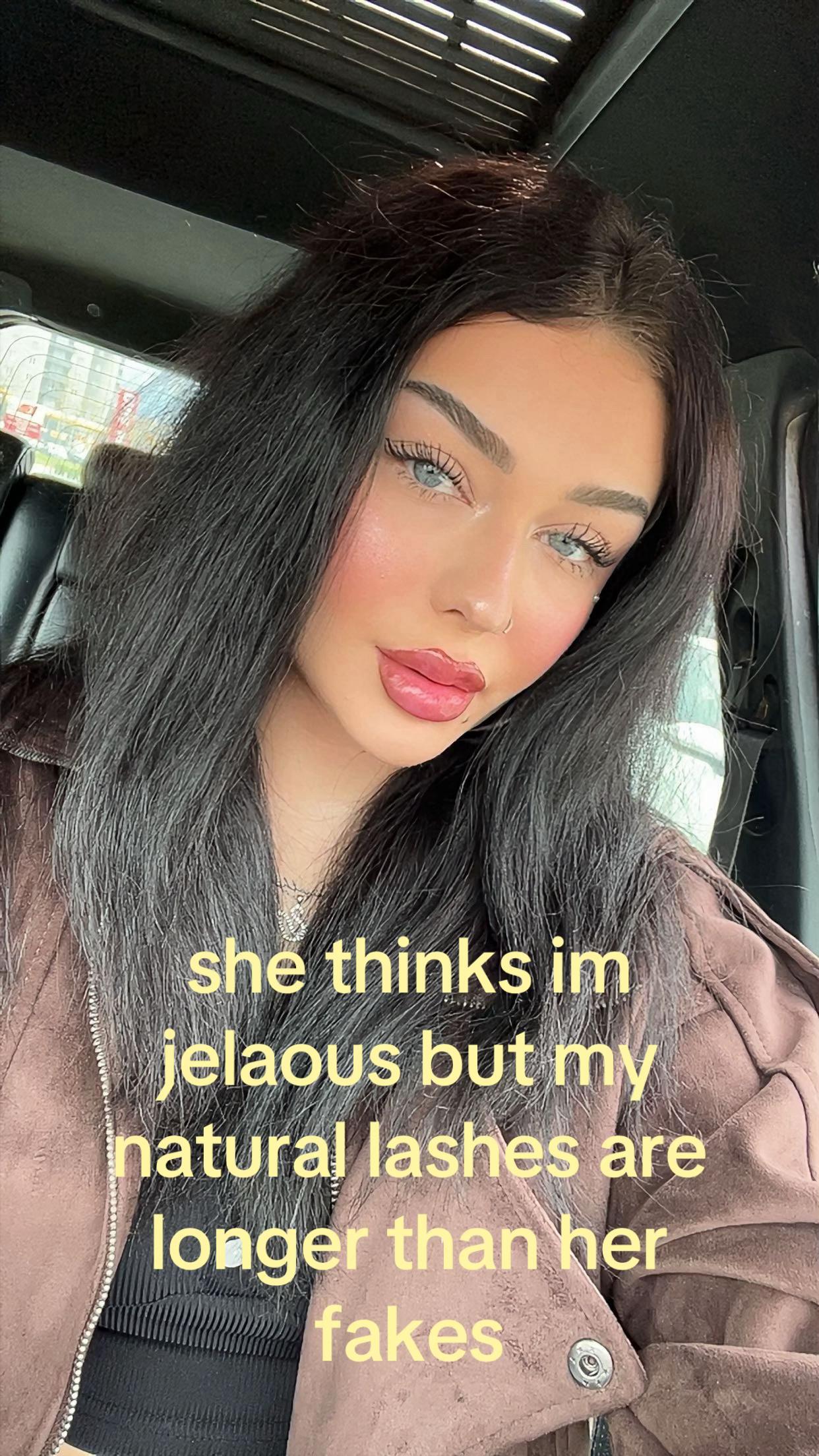 @🦋