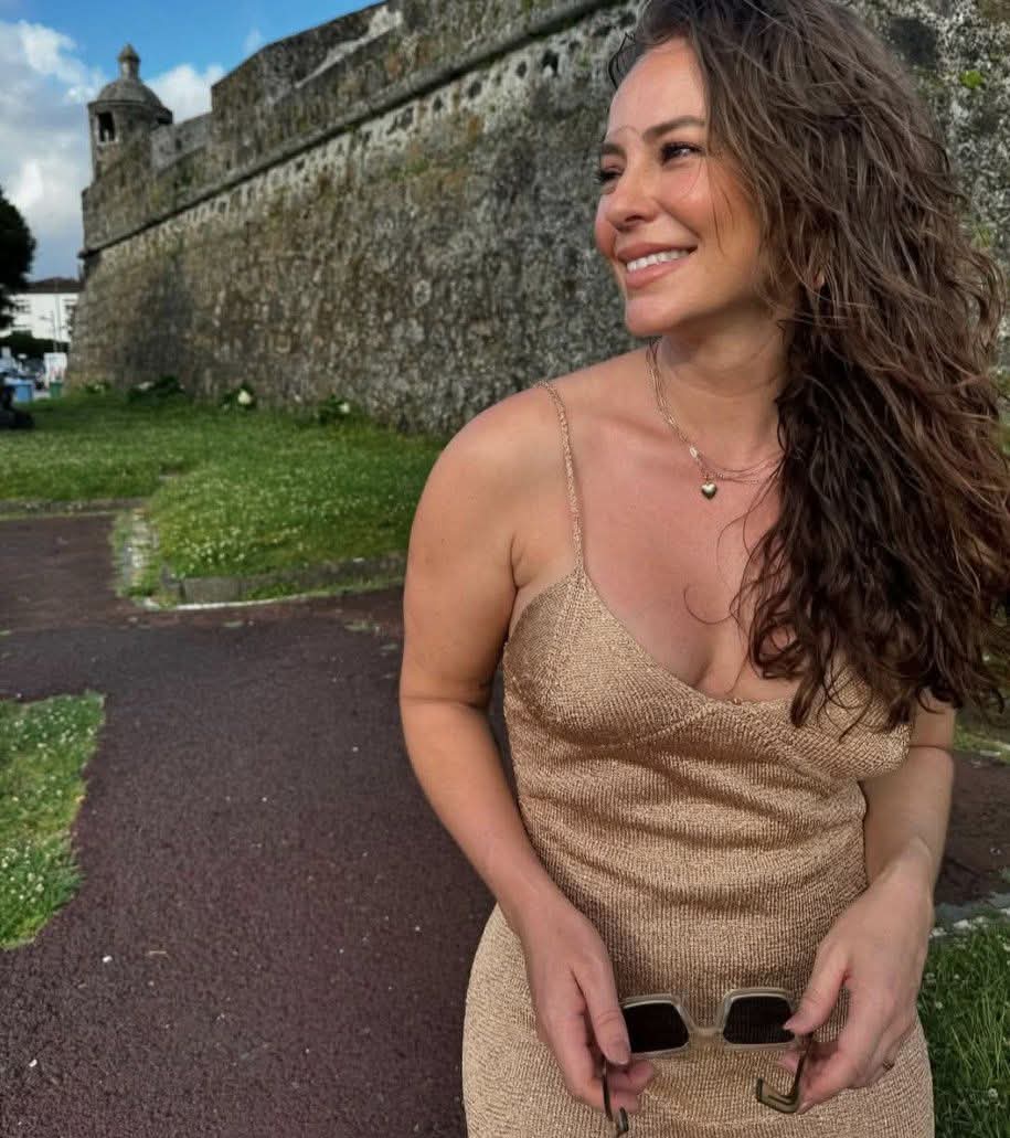 @Paola Oliveira Fc