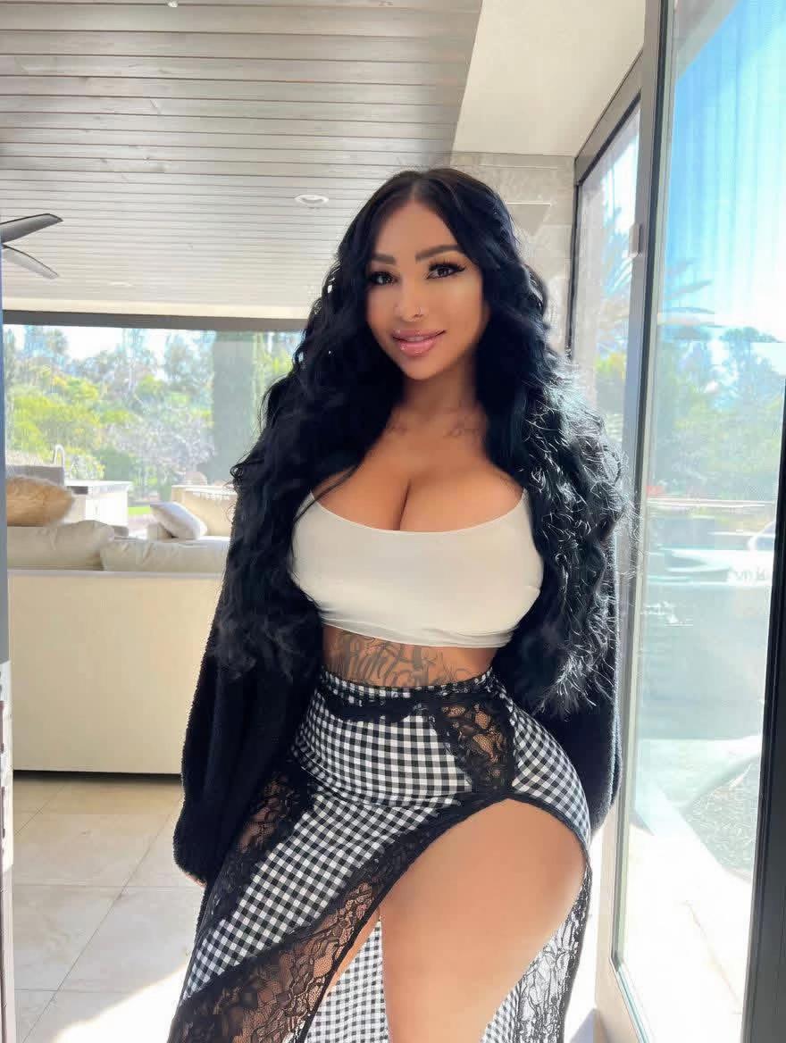 @Brittanya Razavi🏝️