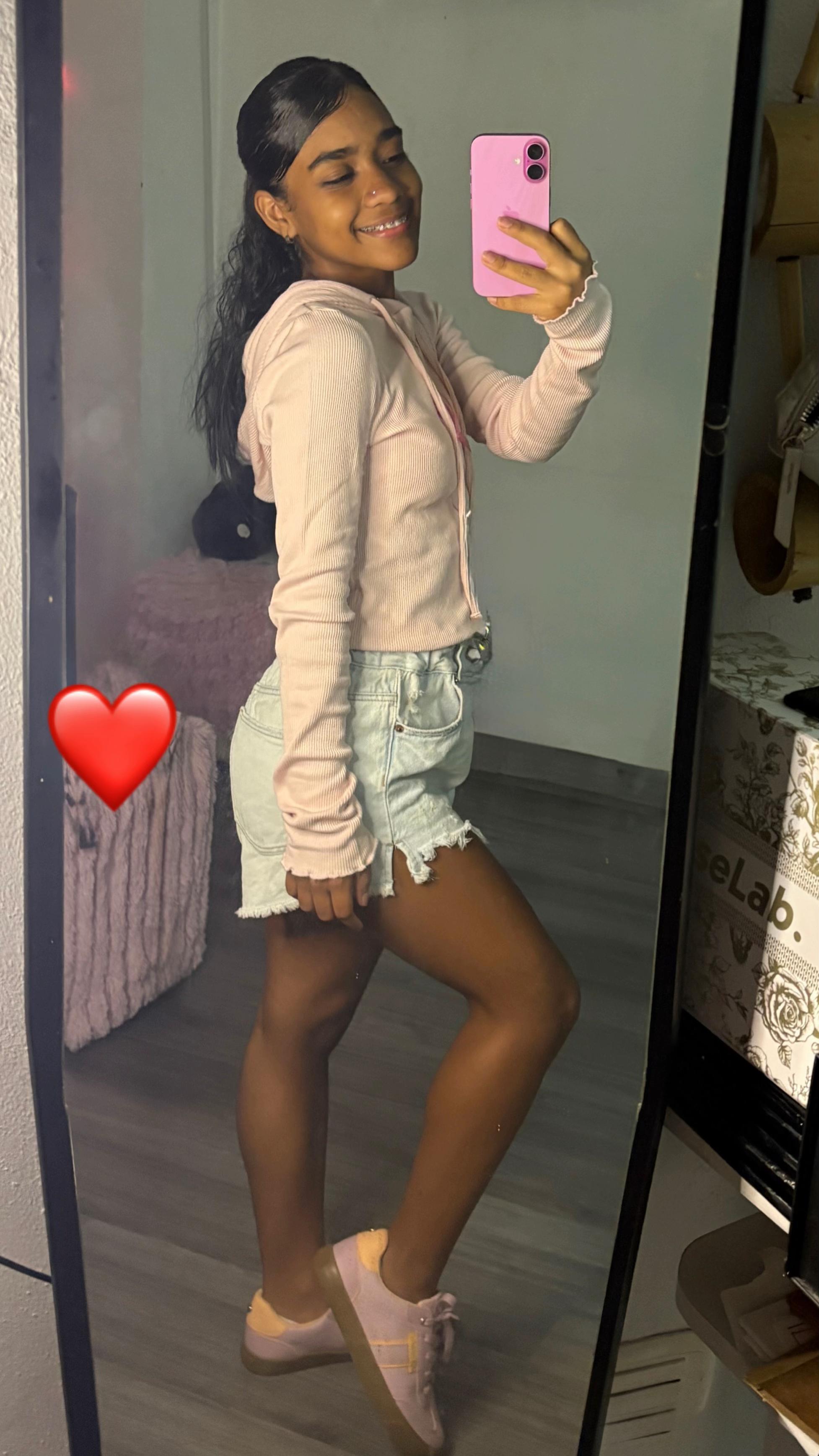 @𝒮𝑜𝒻&iacute;𝒶 𝒮𝒽𝒶𝓇𝓁𝑜𝓉𝒽𝑒