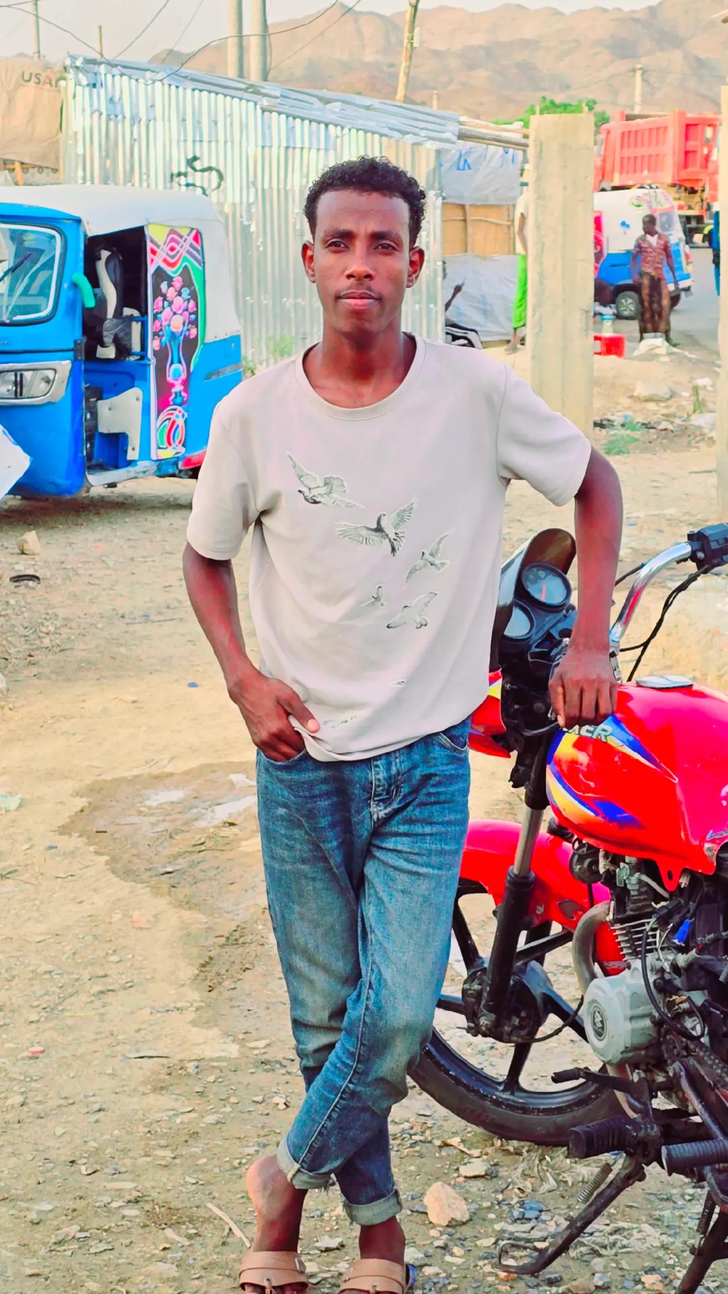 @Amoyti Dawwe🦒✍️🥀