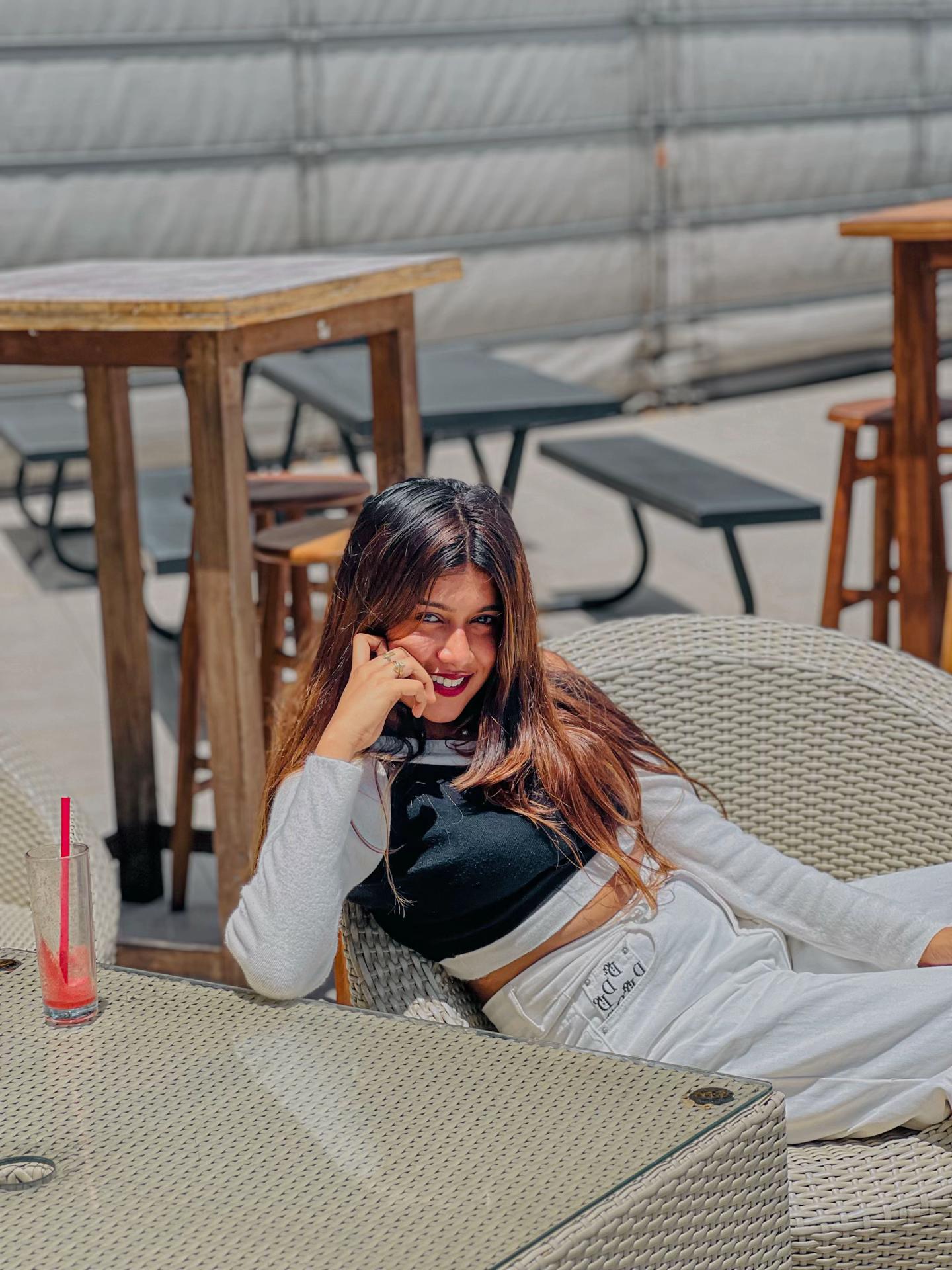 @𝐇𝐚𝐧𝐬𝐢 🎀🦋☃️