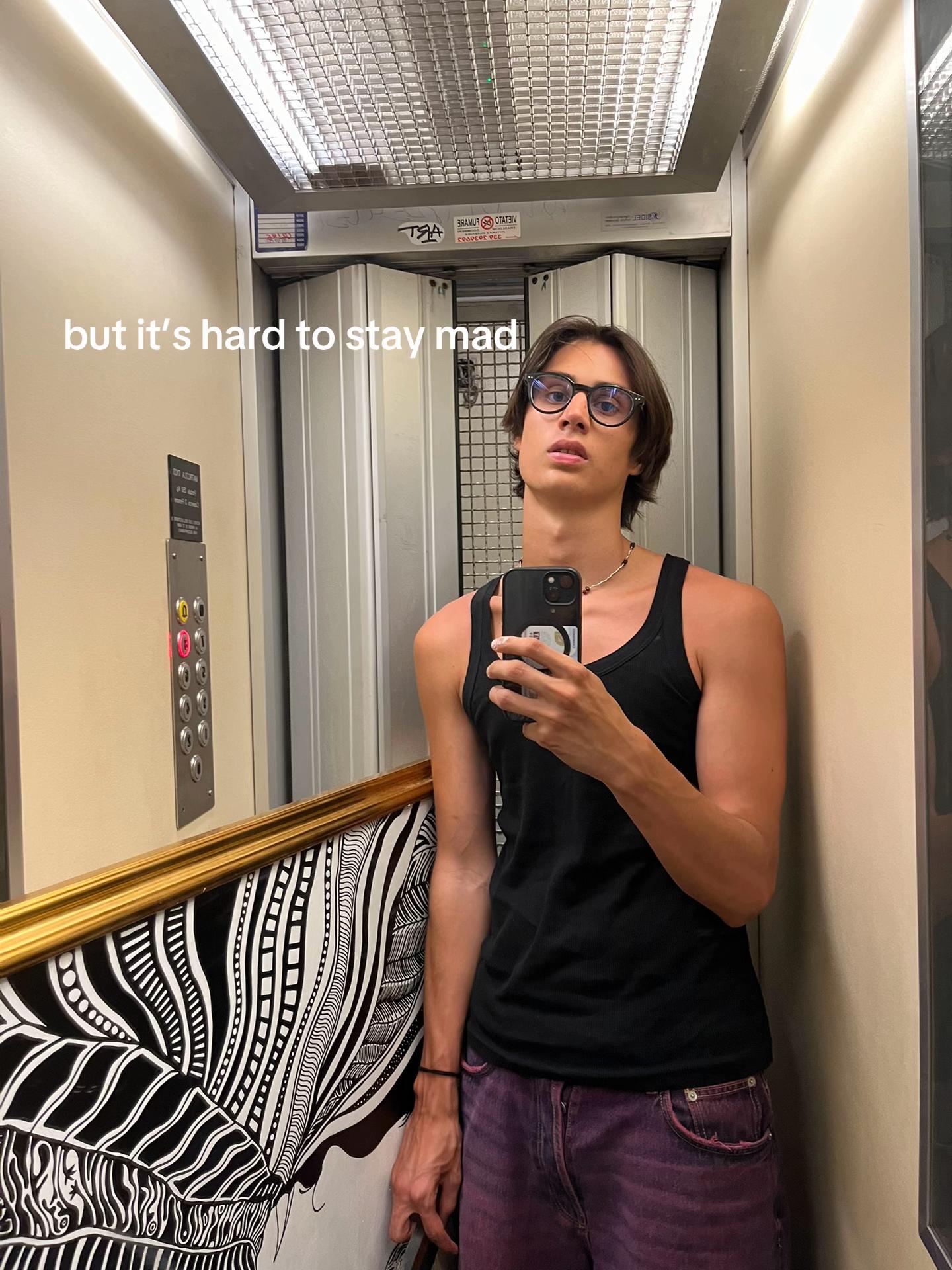 @Este