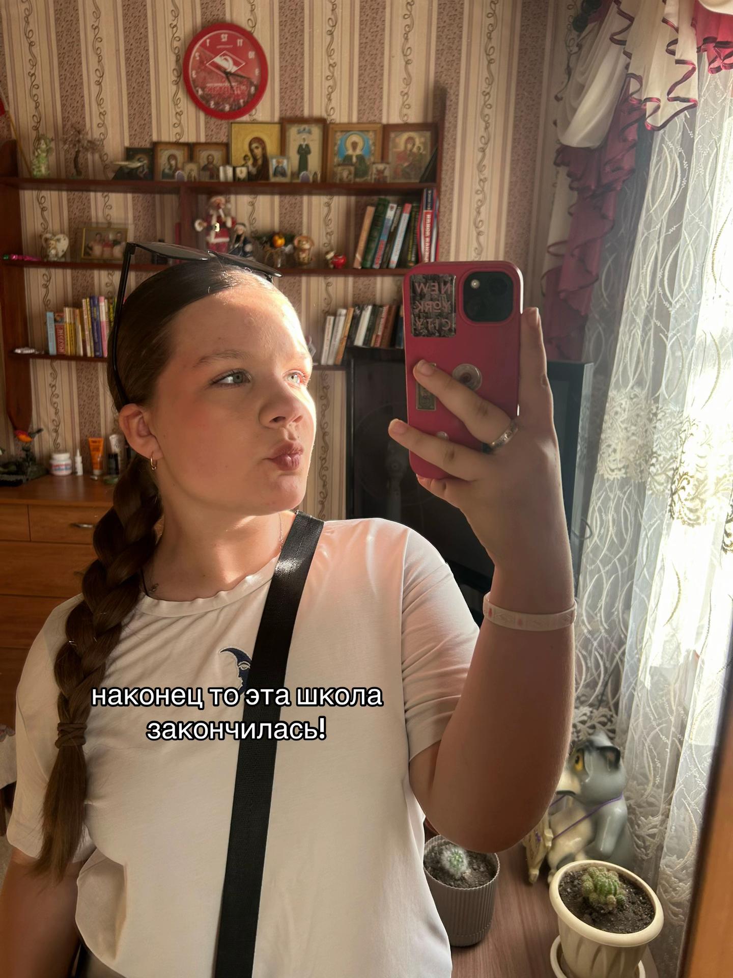 @полина молодая