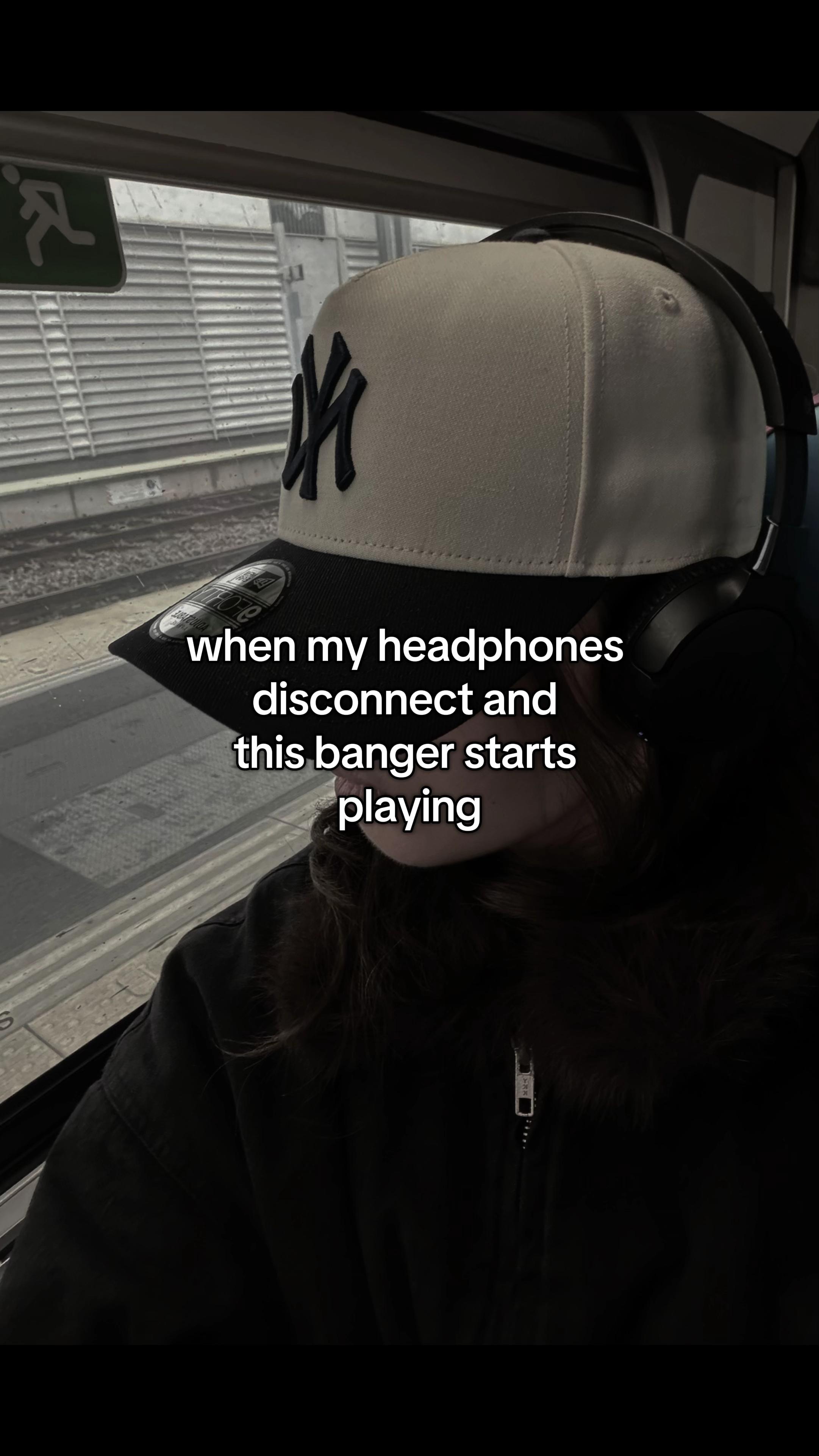 @li★