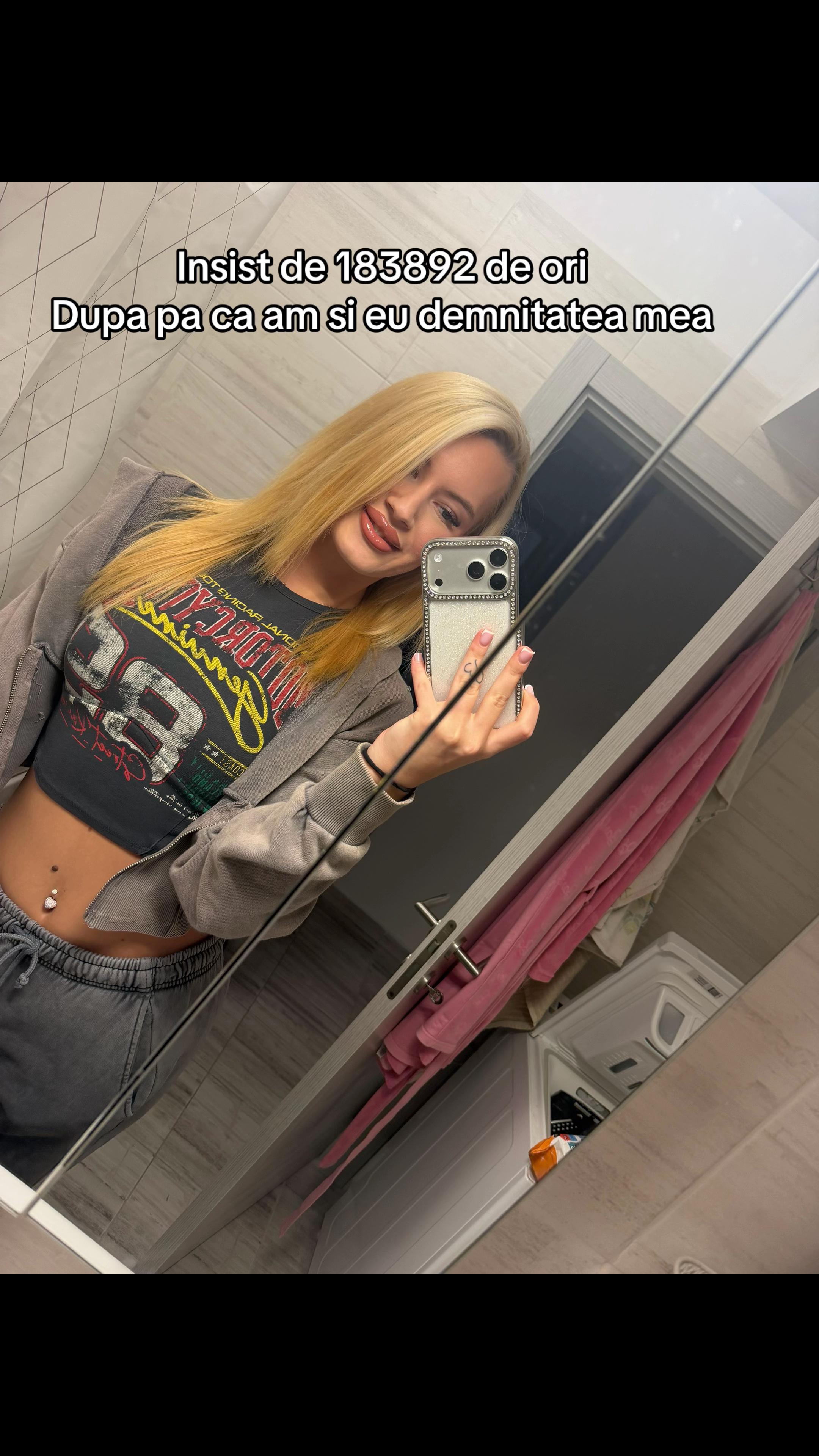 @AlexandraM12