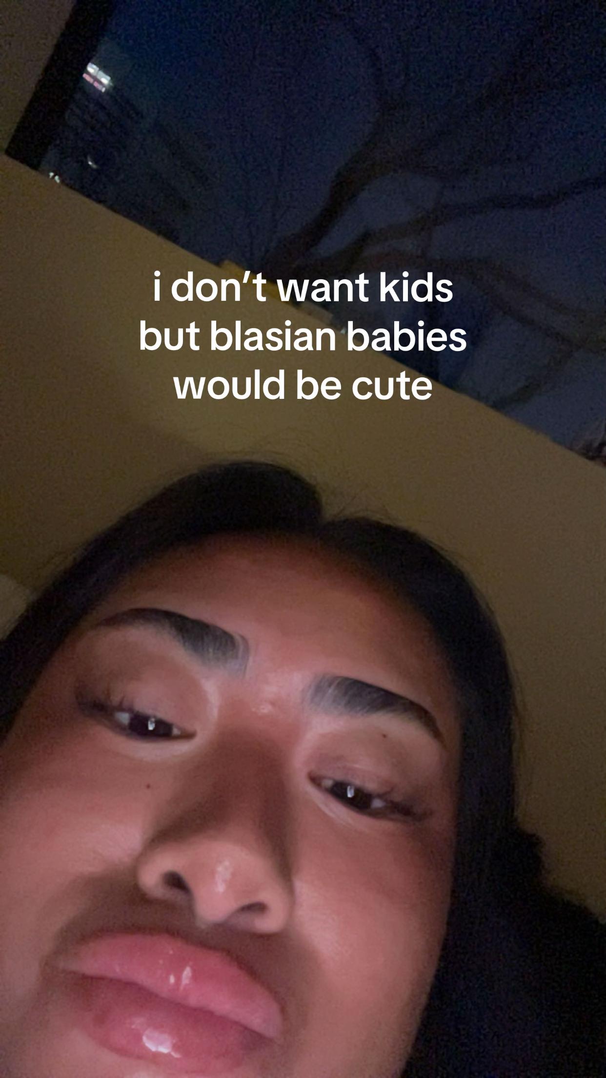 @TH💋NIA