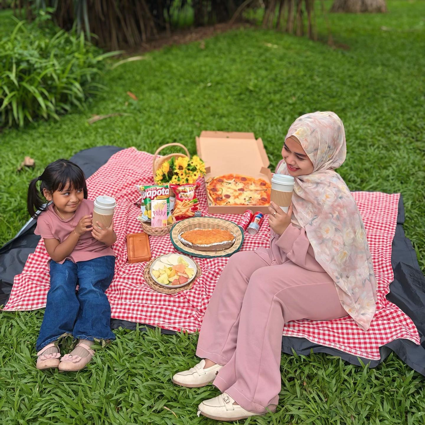 @Mama Anindya & Alinka