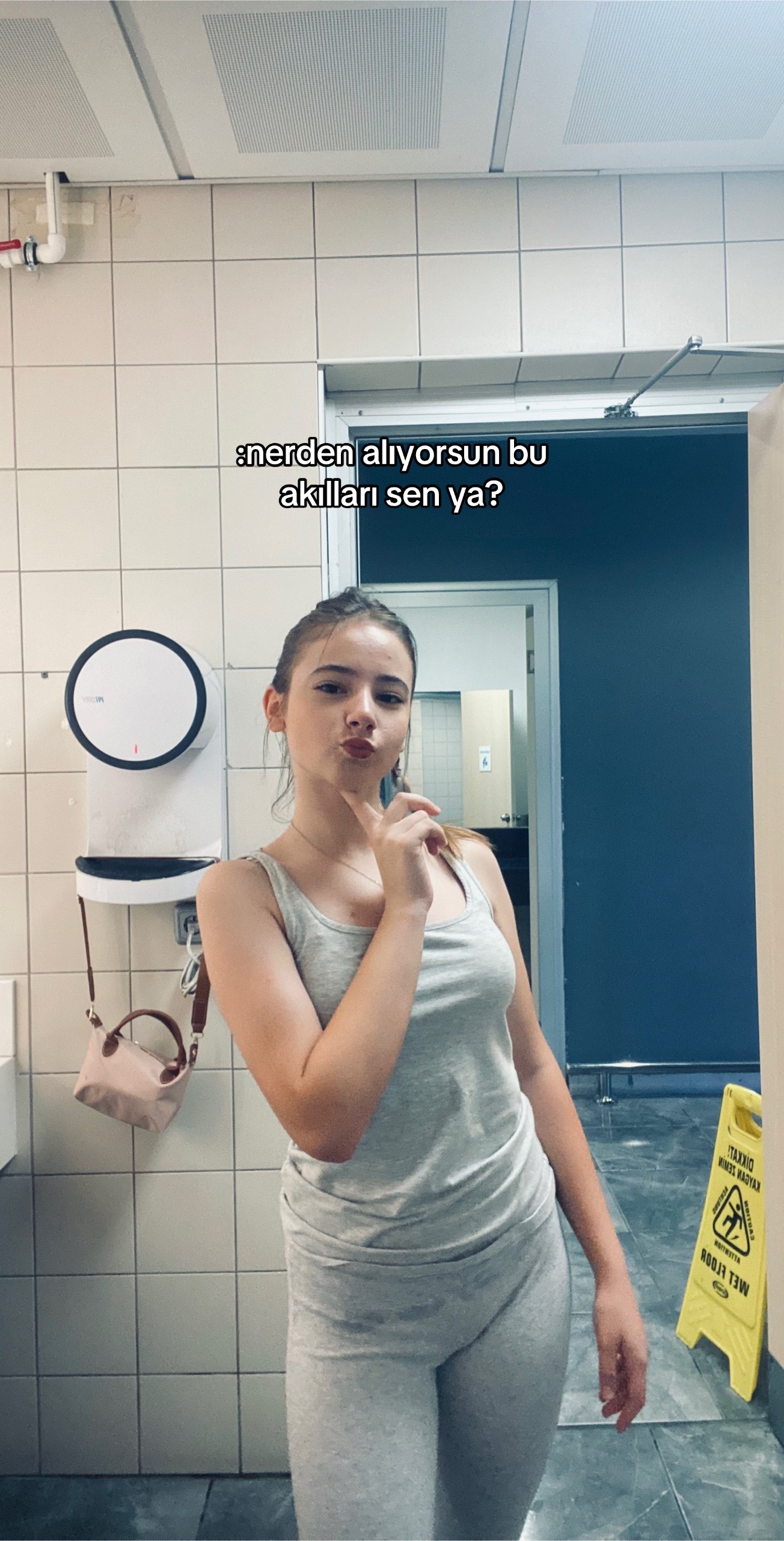 @y.hiraa_35