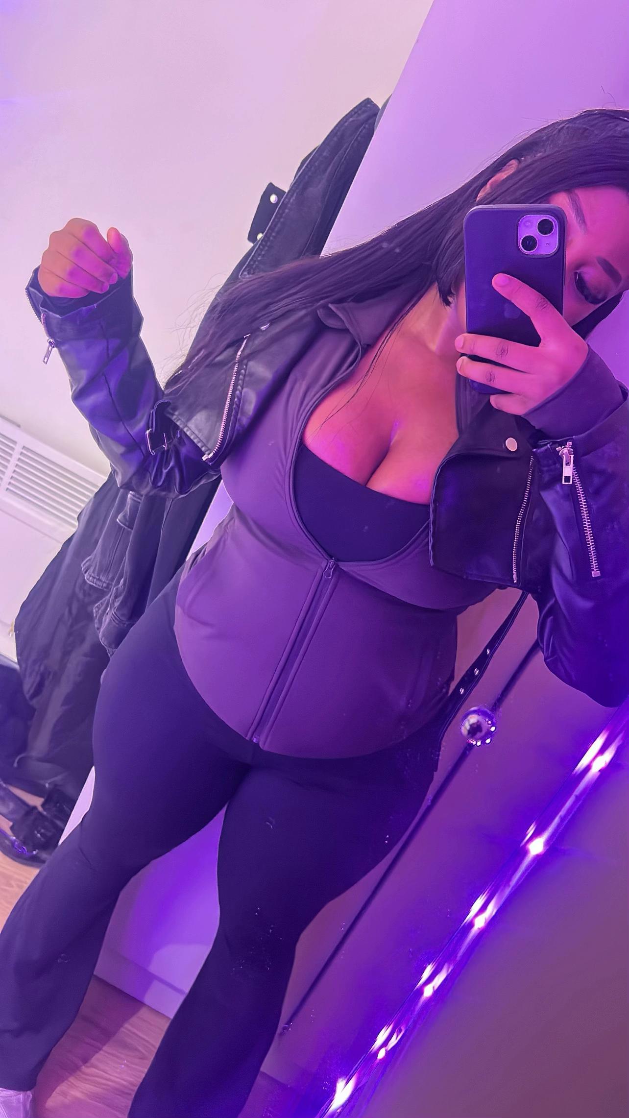 @𝐓𝐀𝐍𝐈𝐒𝐇𝐀🖤