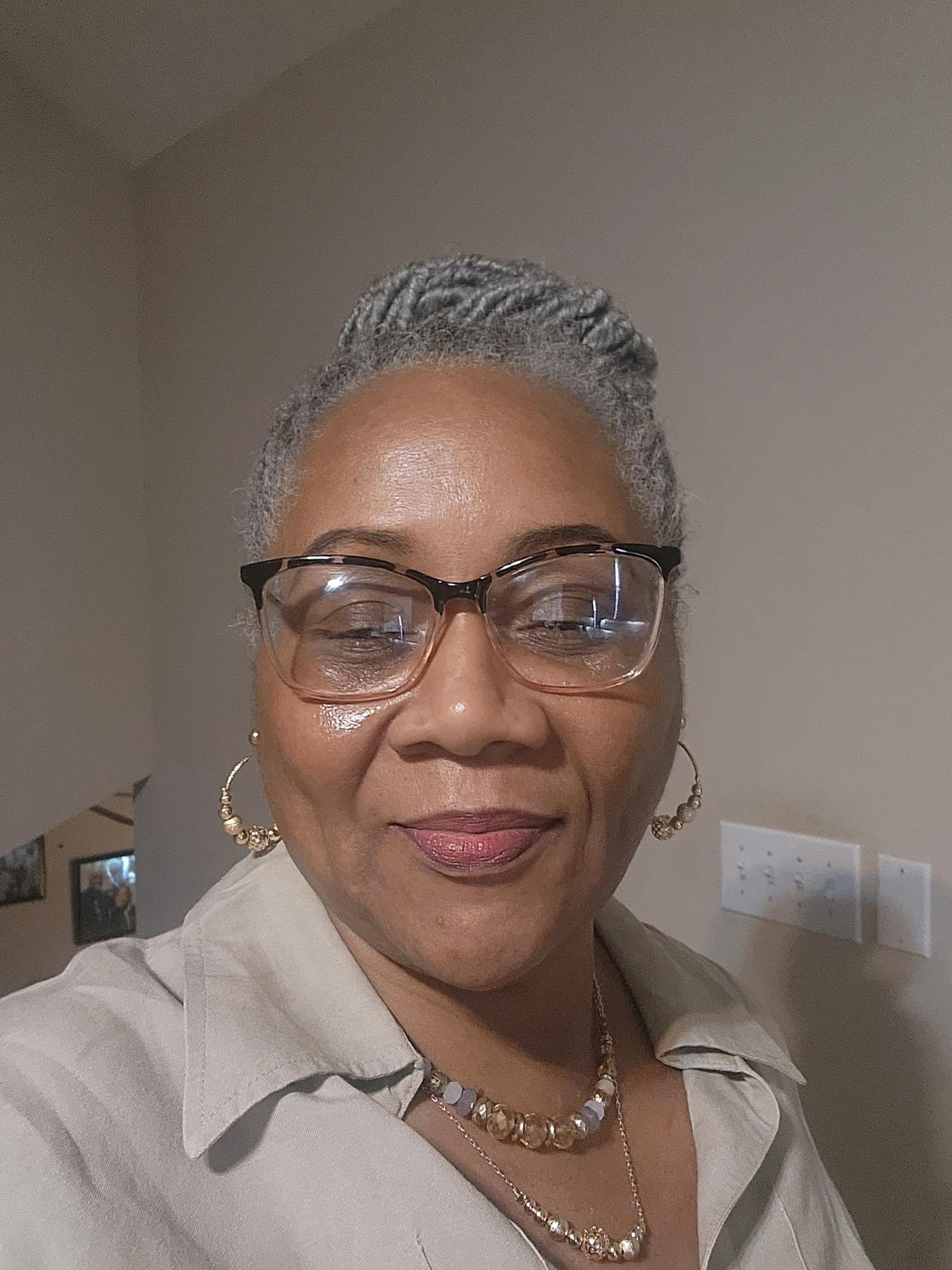 @Gwen❌️"Ms.Dimples" Biz Lender