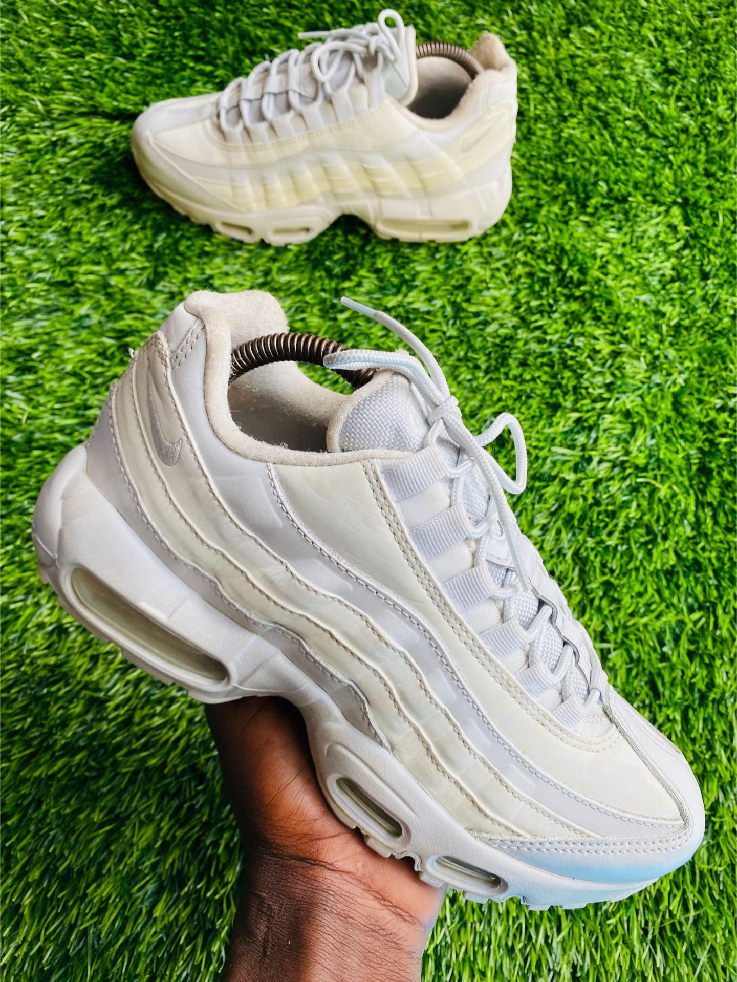 @SM CLOSET👣👻