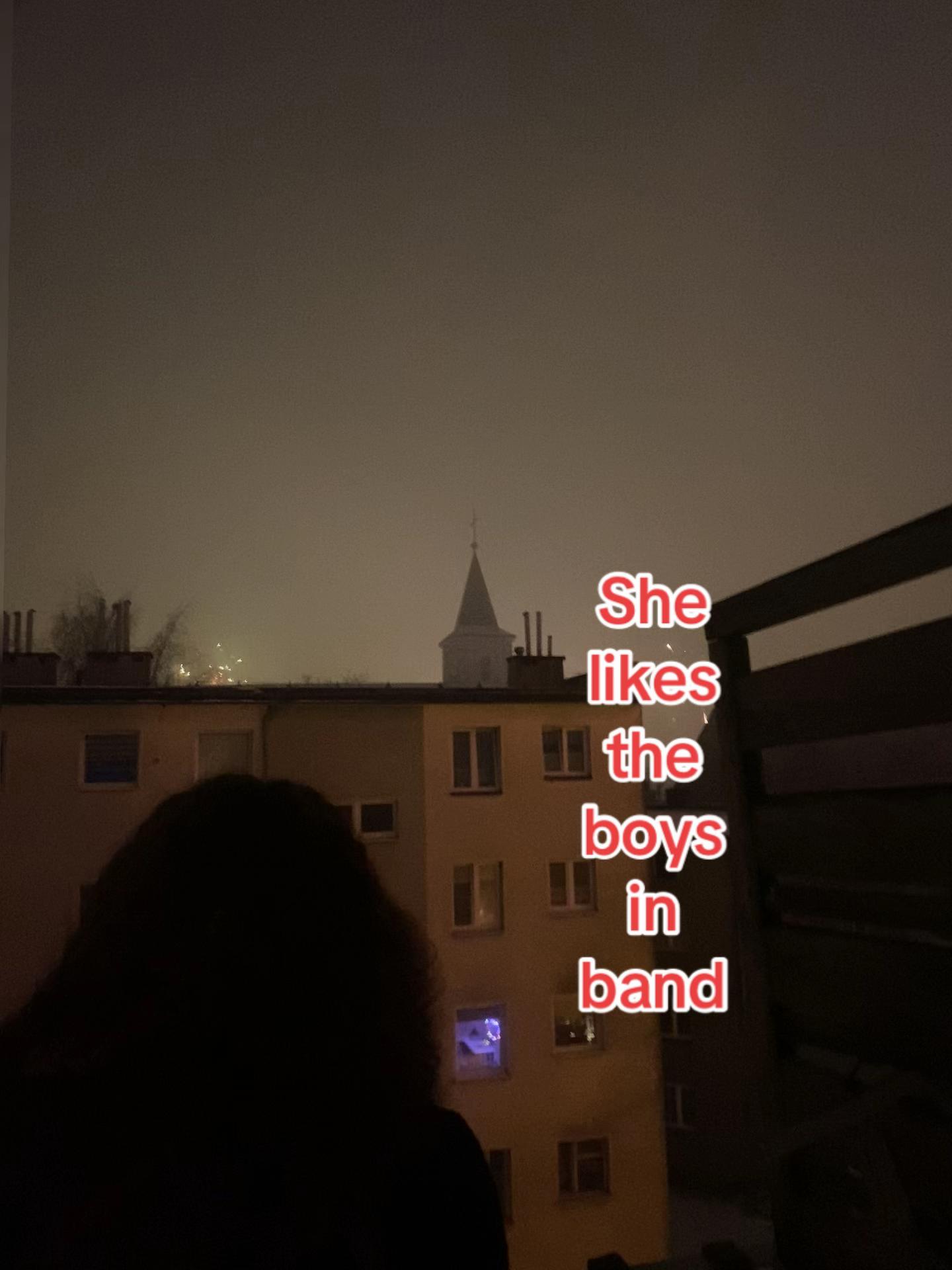 @￴