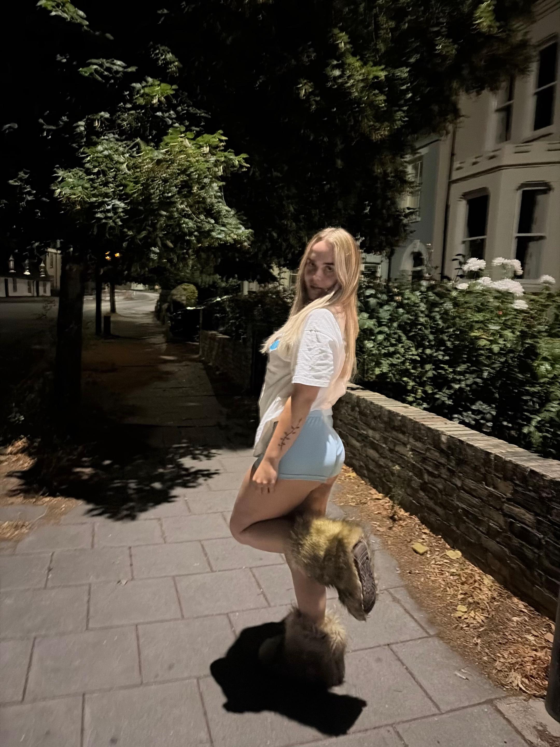 @bella