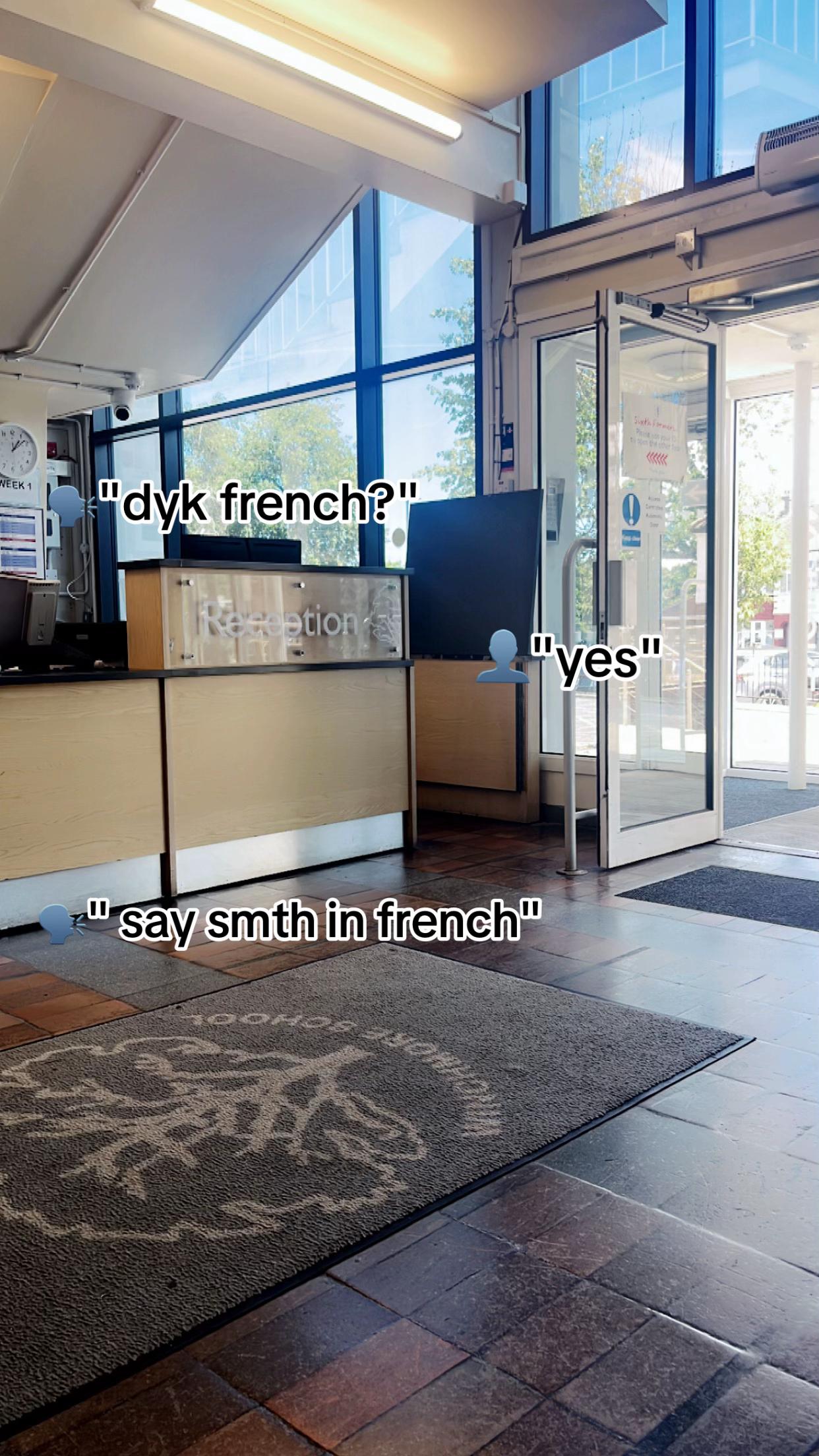 @⃟