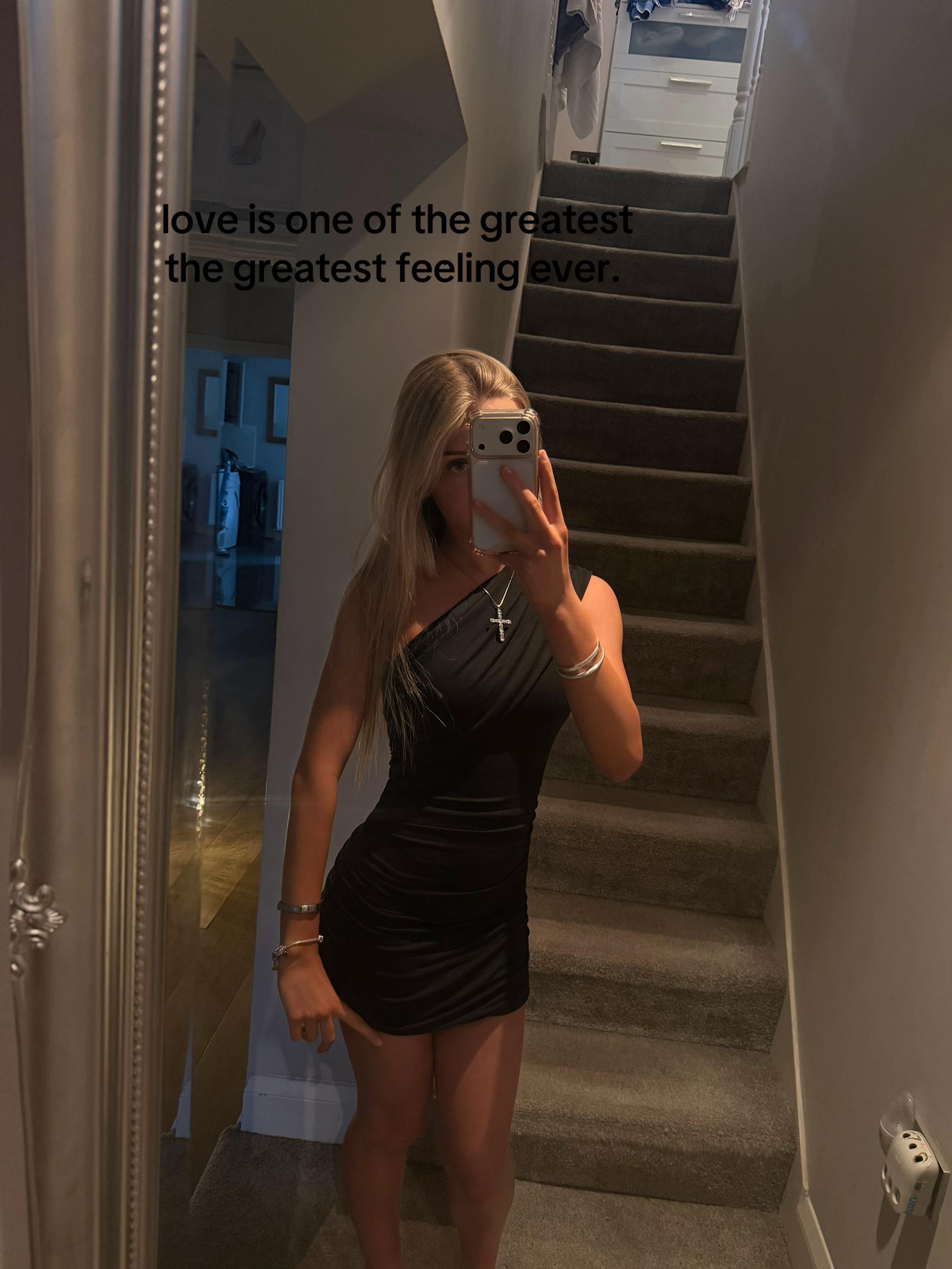 @𝓅ℴ𝓅𝓅𝓎 🧿