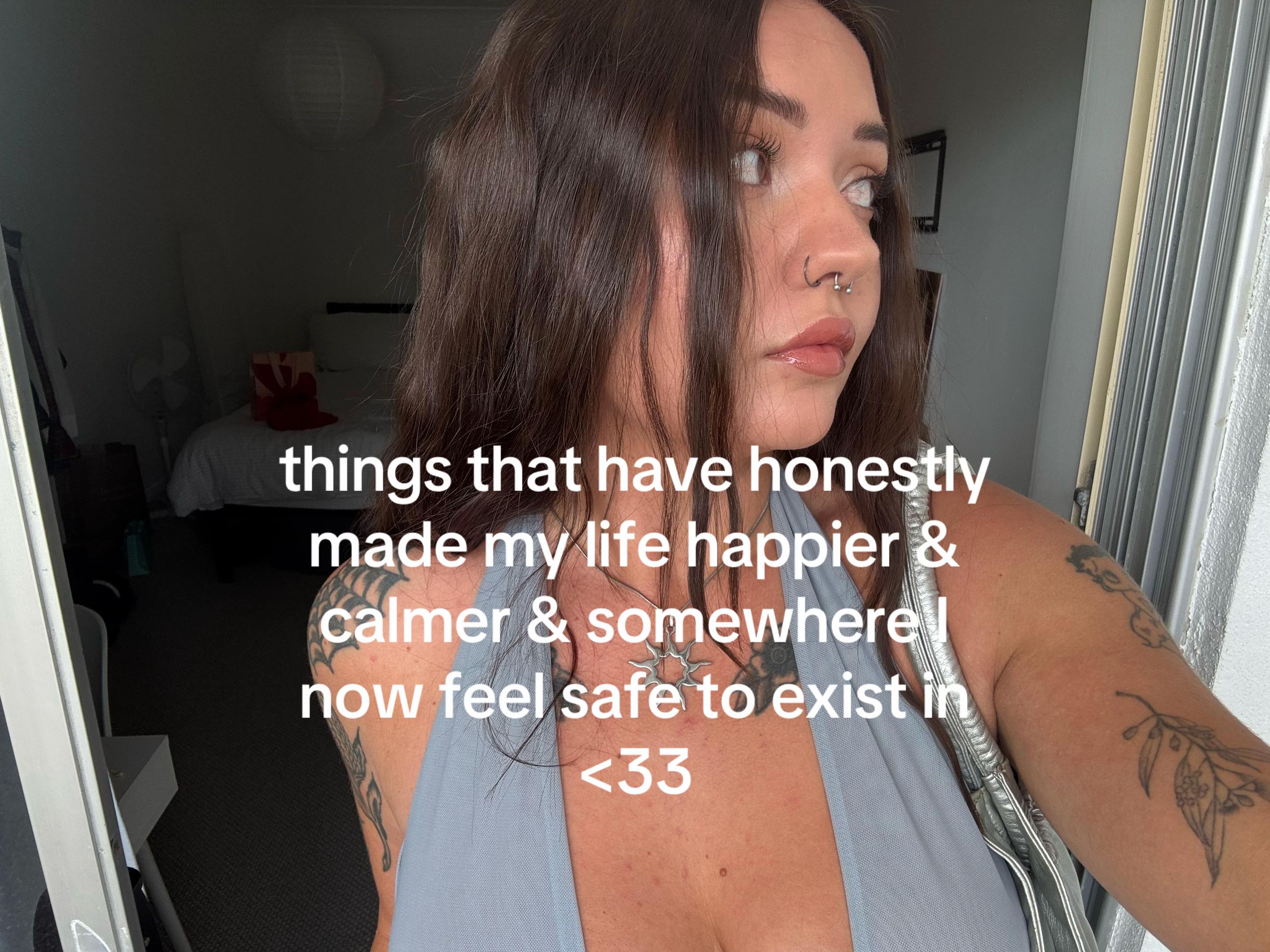 @✶ ella ✶