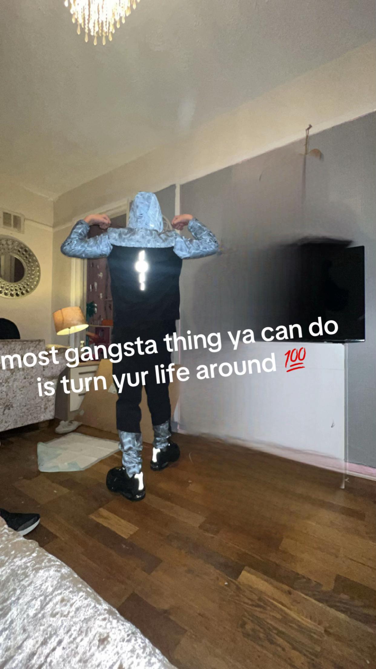 @👤