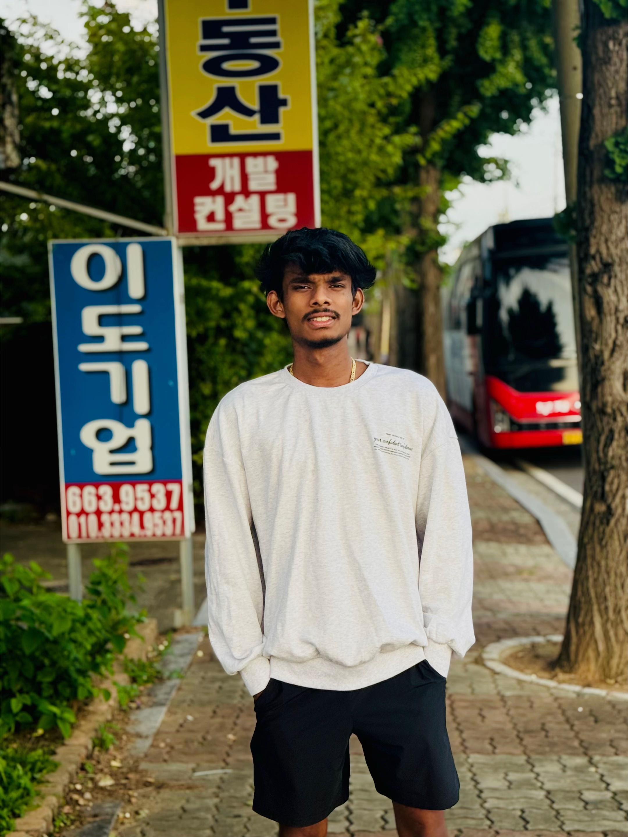 @P O O R N A ๐ฌ
