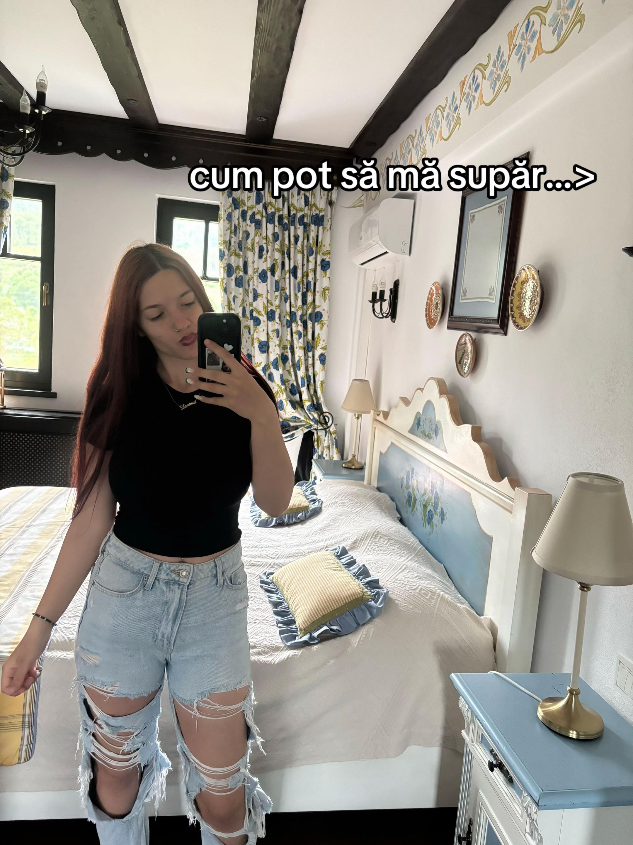 @𝐿𝒶𝓋𝒾🐍