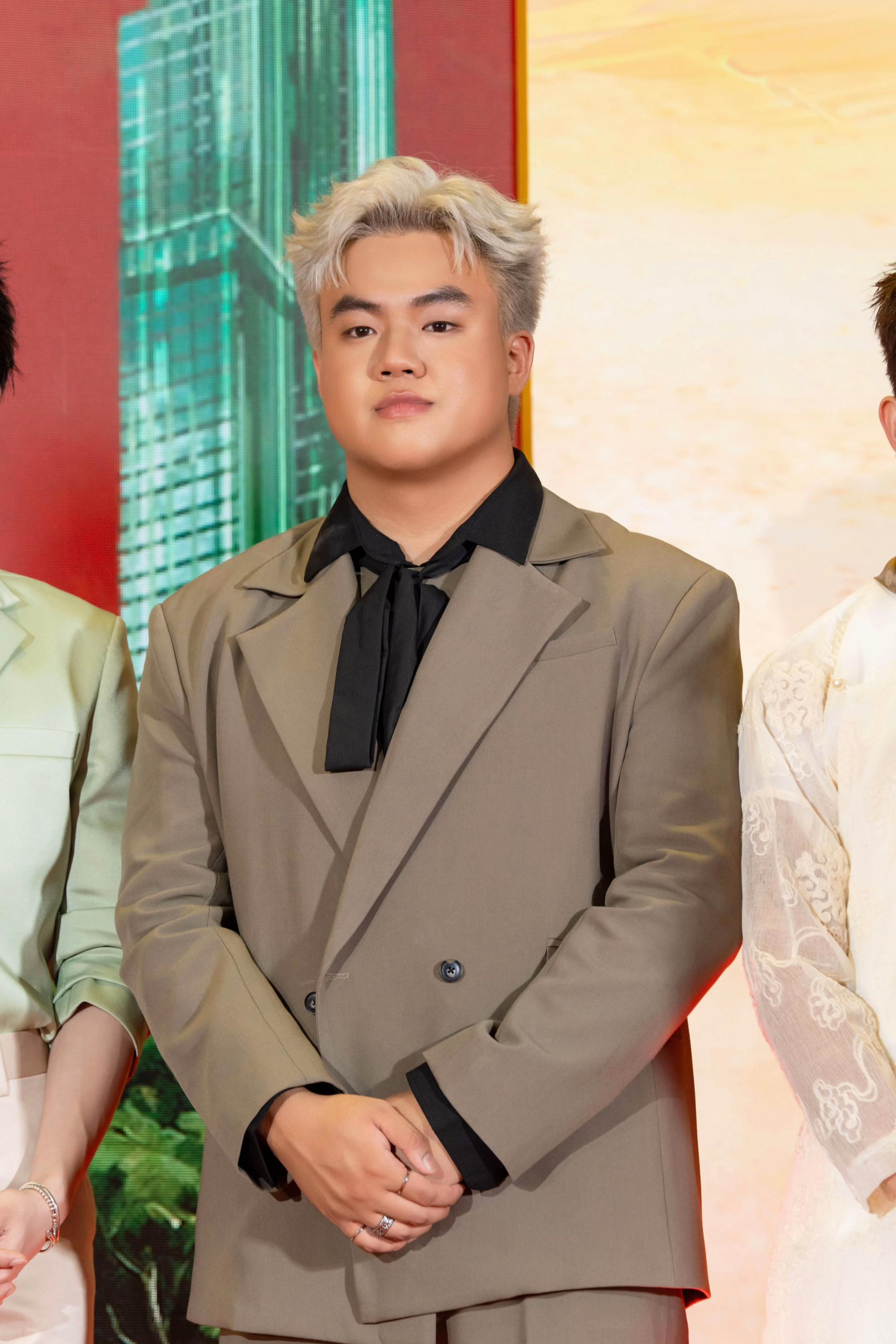 @Tường Hồng Phú
