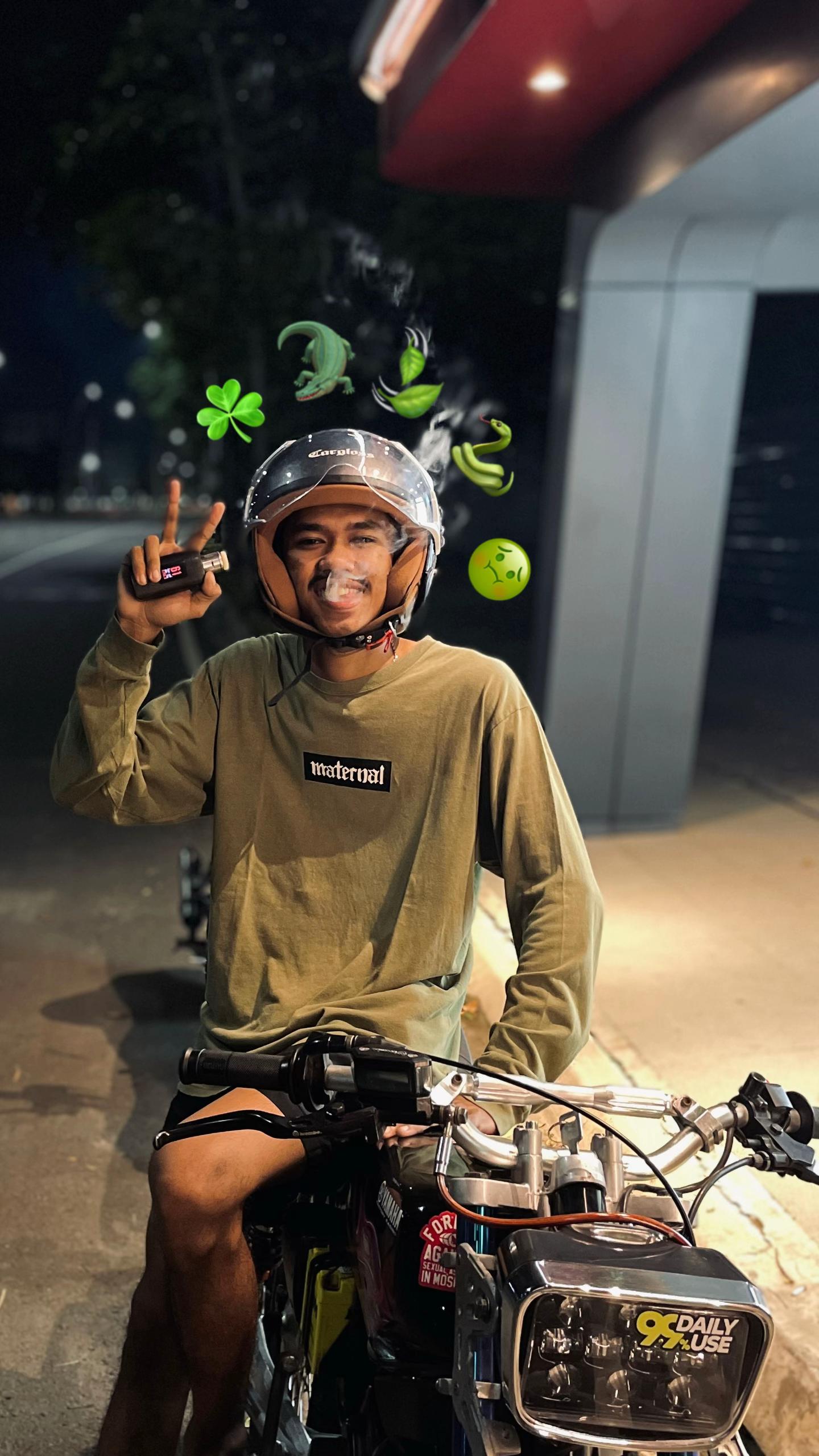 @𝐫𝐨𝐲𝐜𝐨.