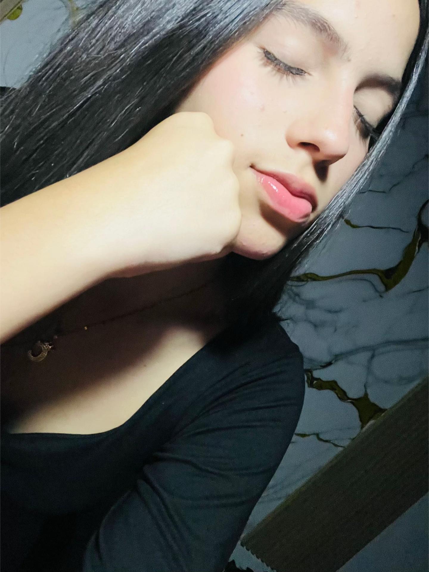 @𝐜𝐚𝐦𝐢