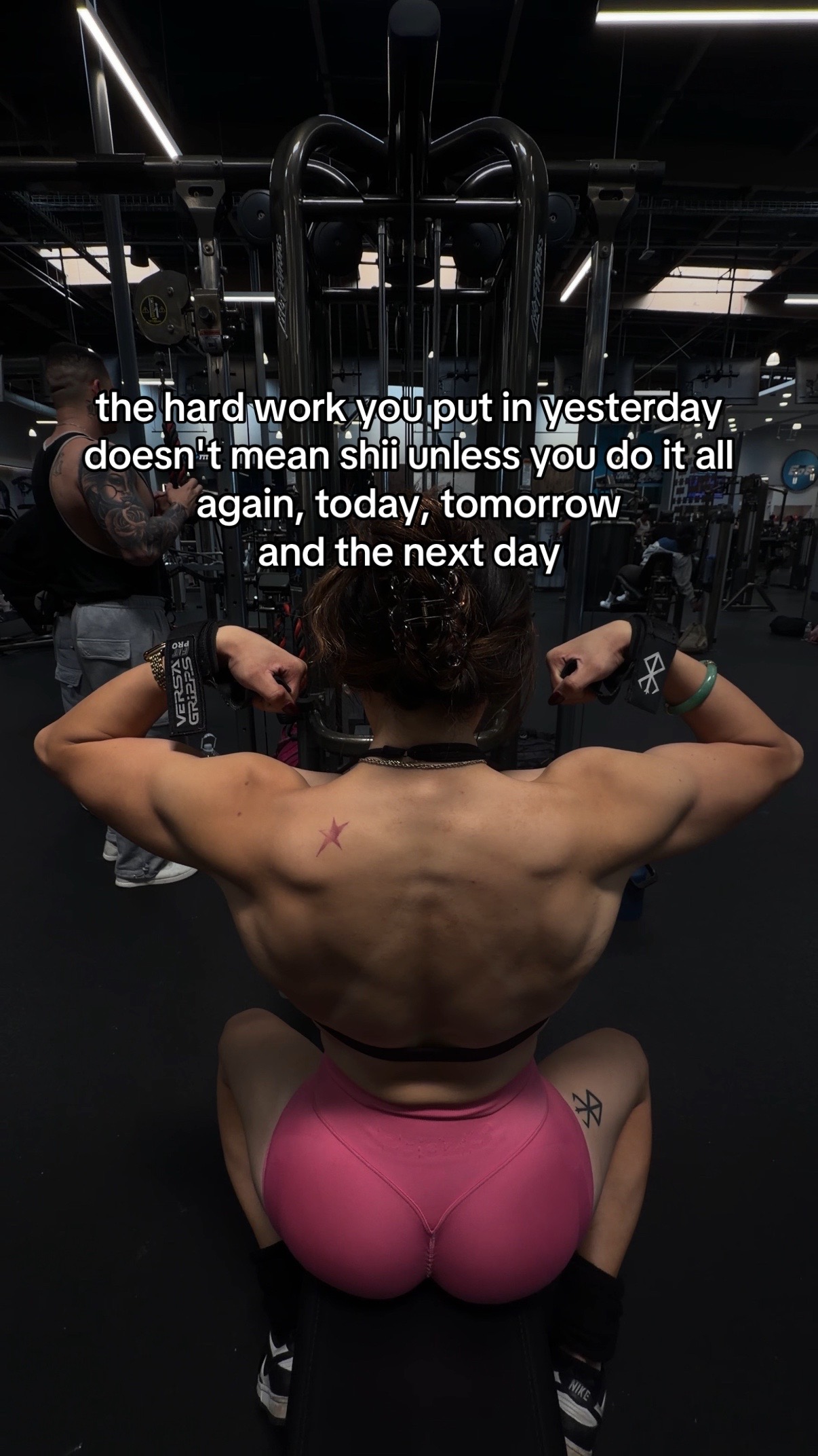@danigoingsfit 𒉭