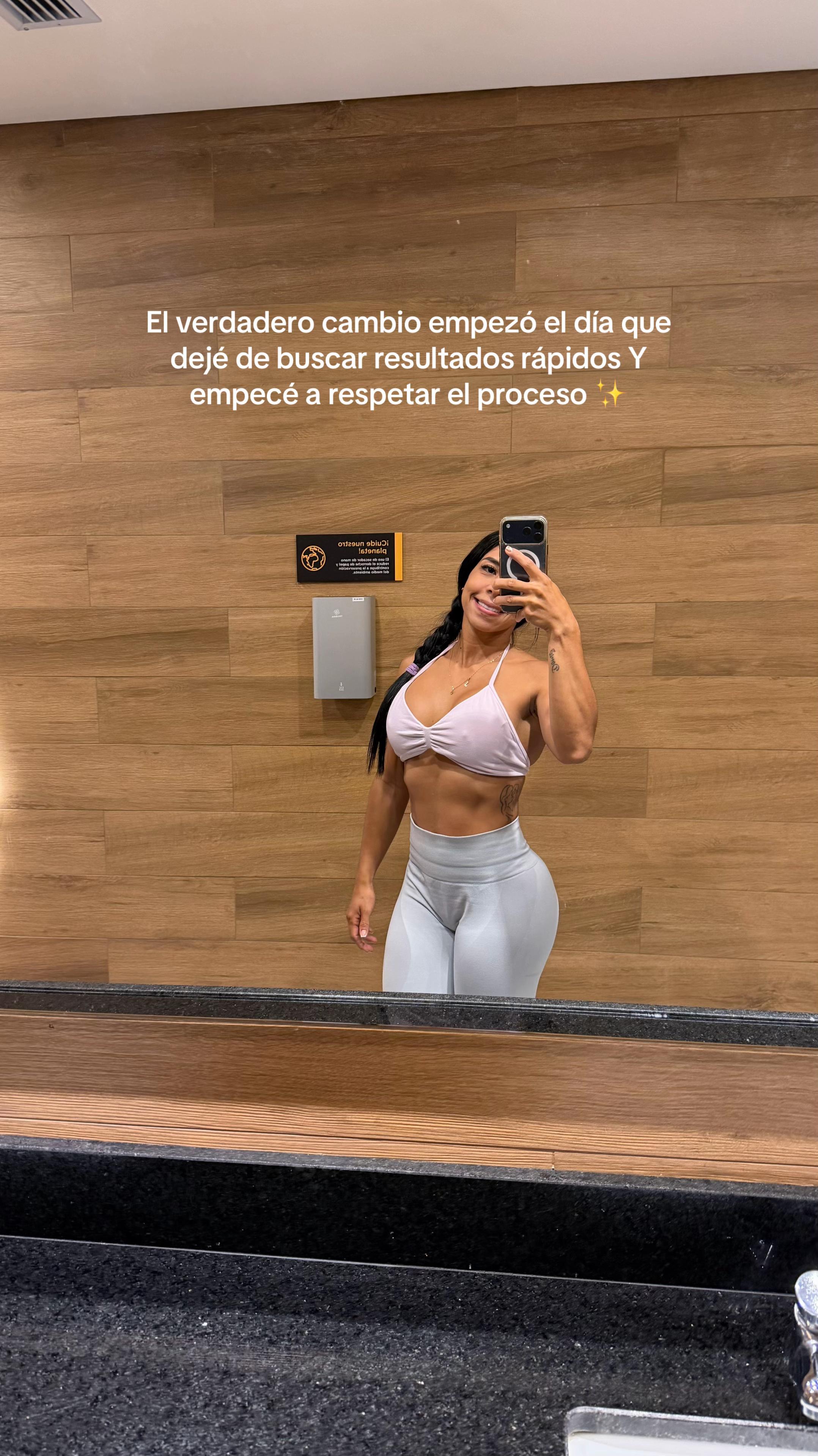 @lillymolinafit