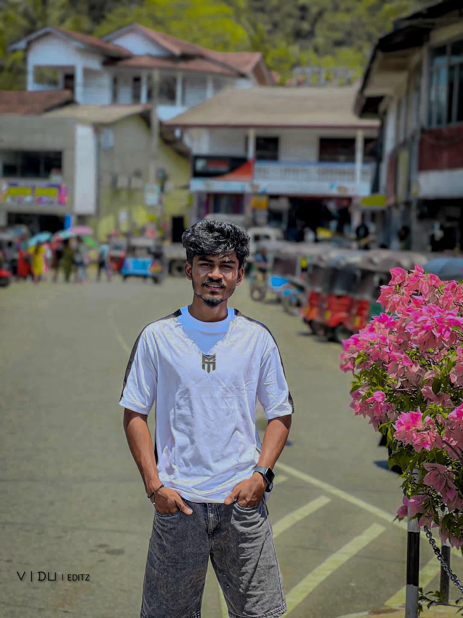 @ᐯ丨ᗪㄩ (විදු) 😩🤍🥀