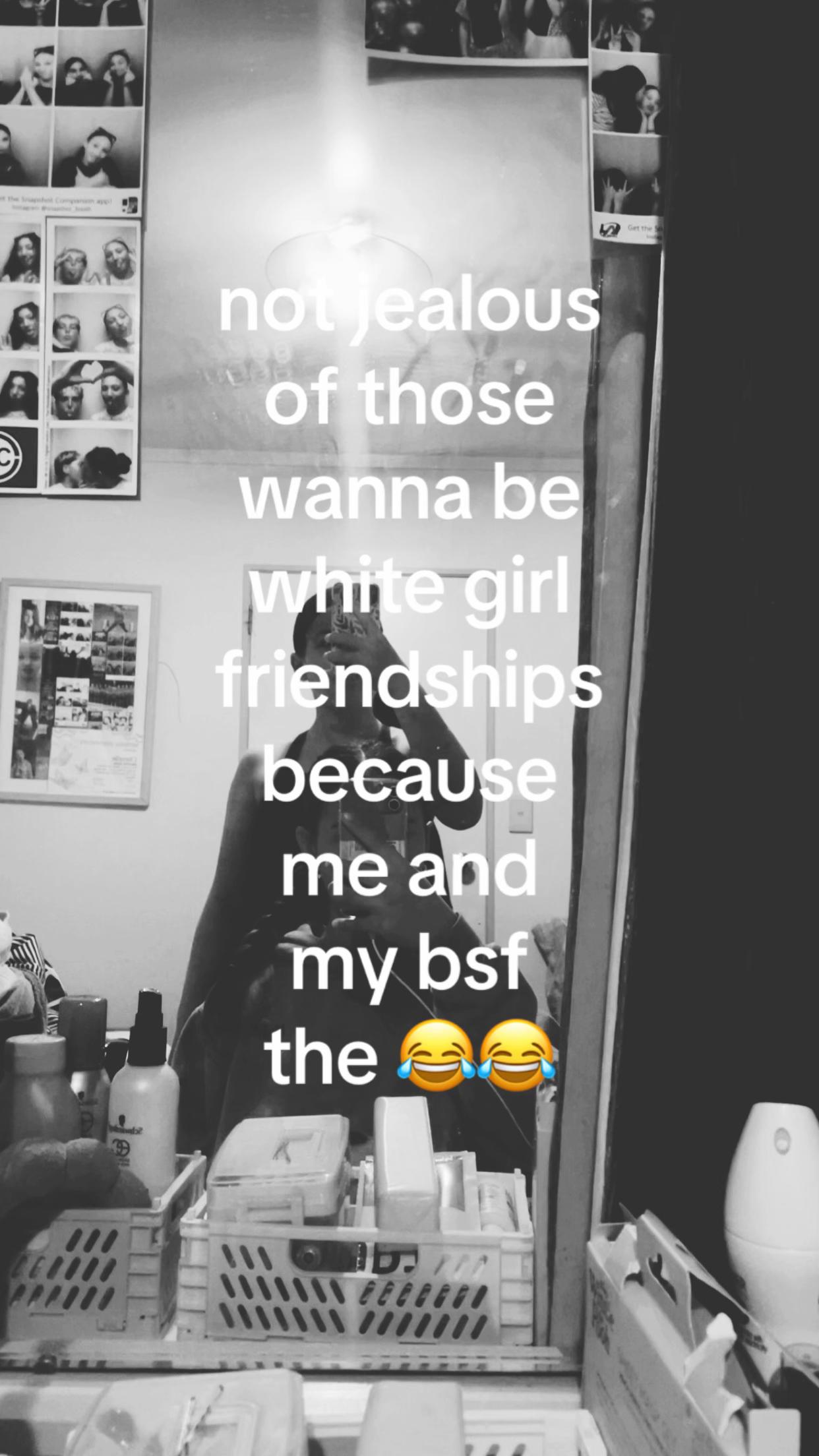 @_hollysauraspam
