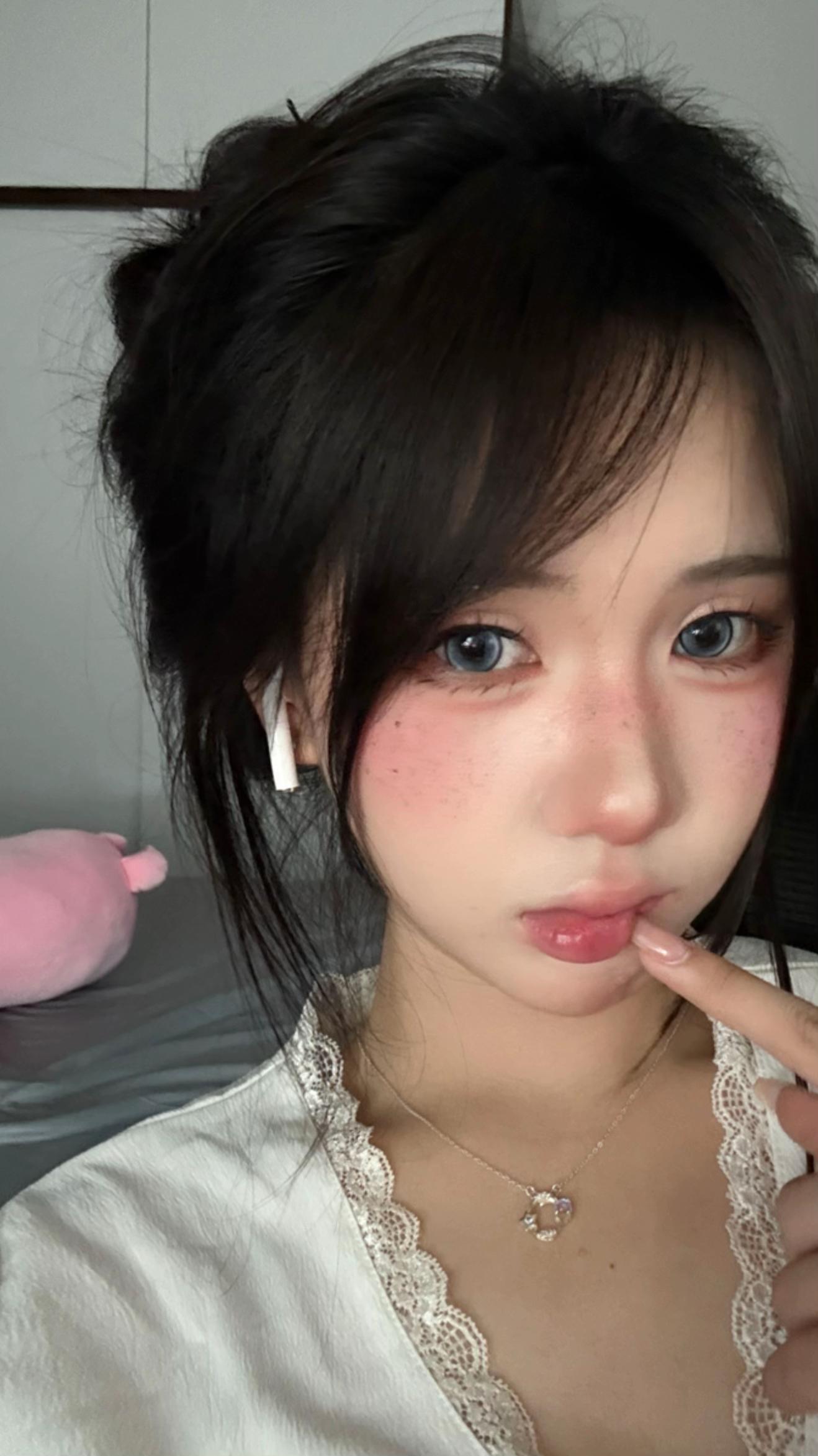 @Thảo v&acirc;n l&ecirc;n xe anh!