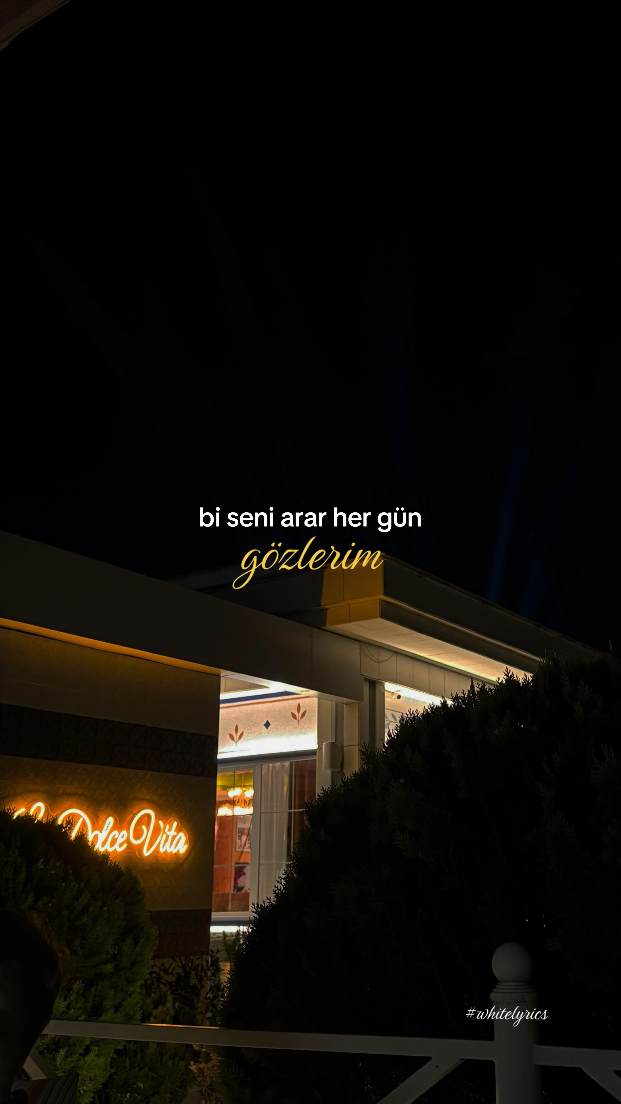 @🎧𝙬𝙝𝙞𝙩𝙚.𝙡𝙮𝙧𝙞𝙘𝙨🎧
