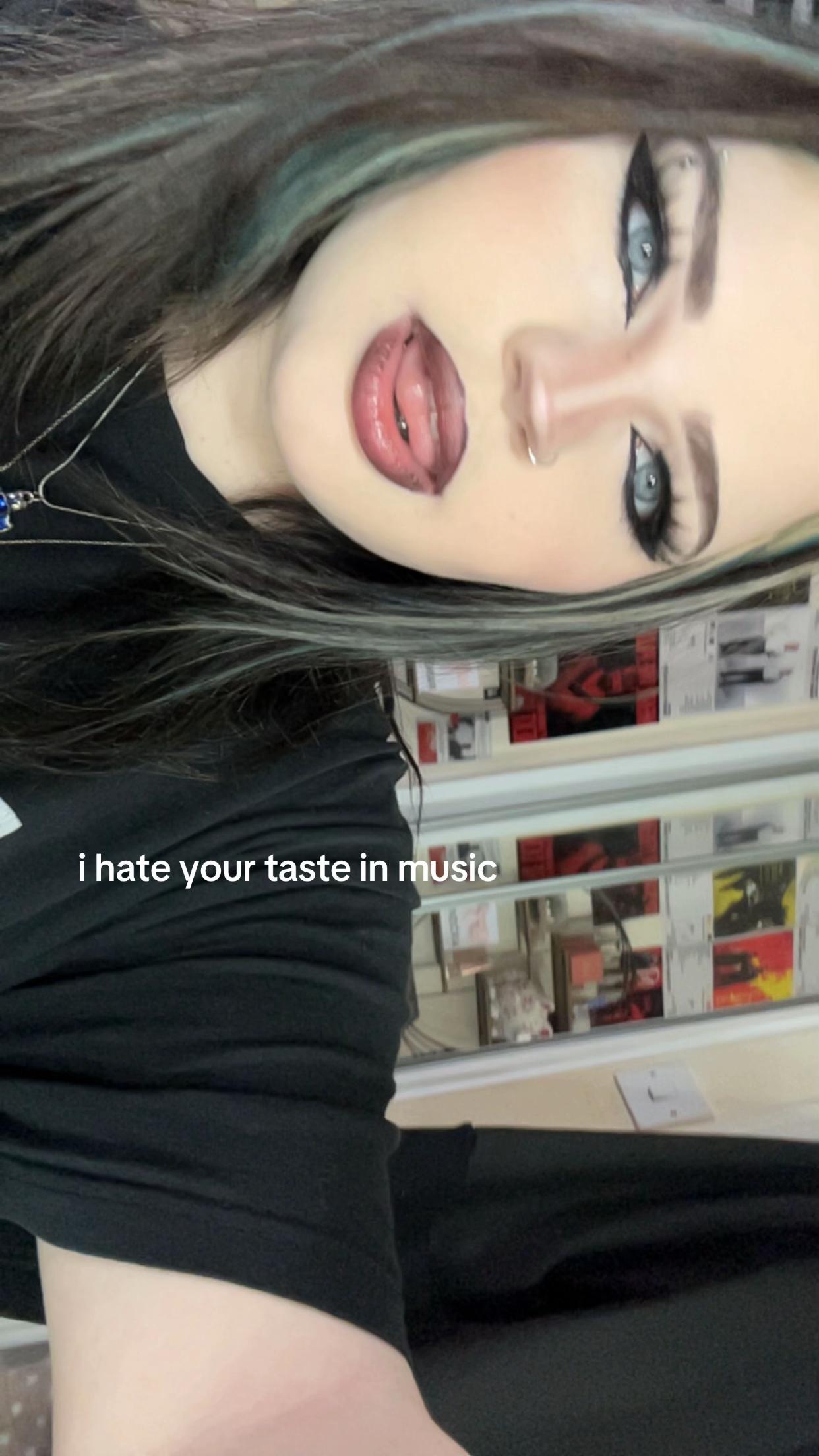 @lara ⊬