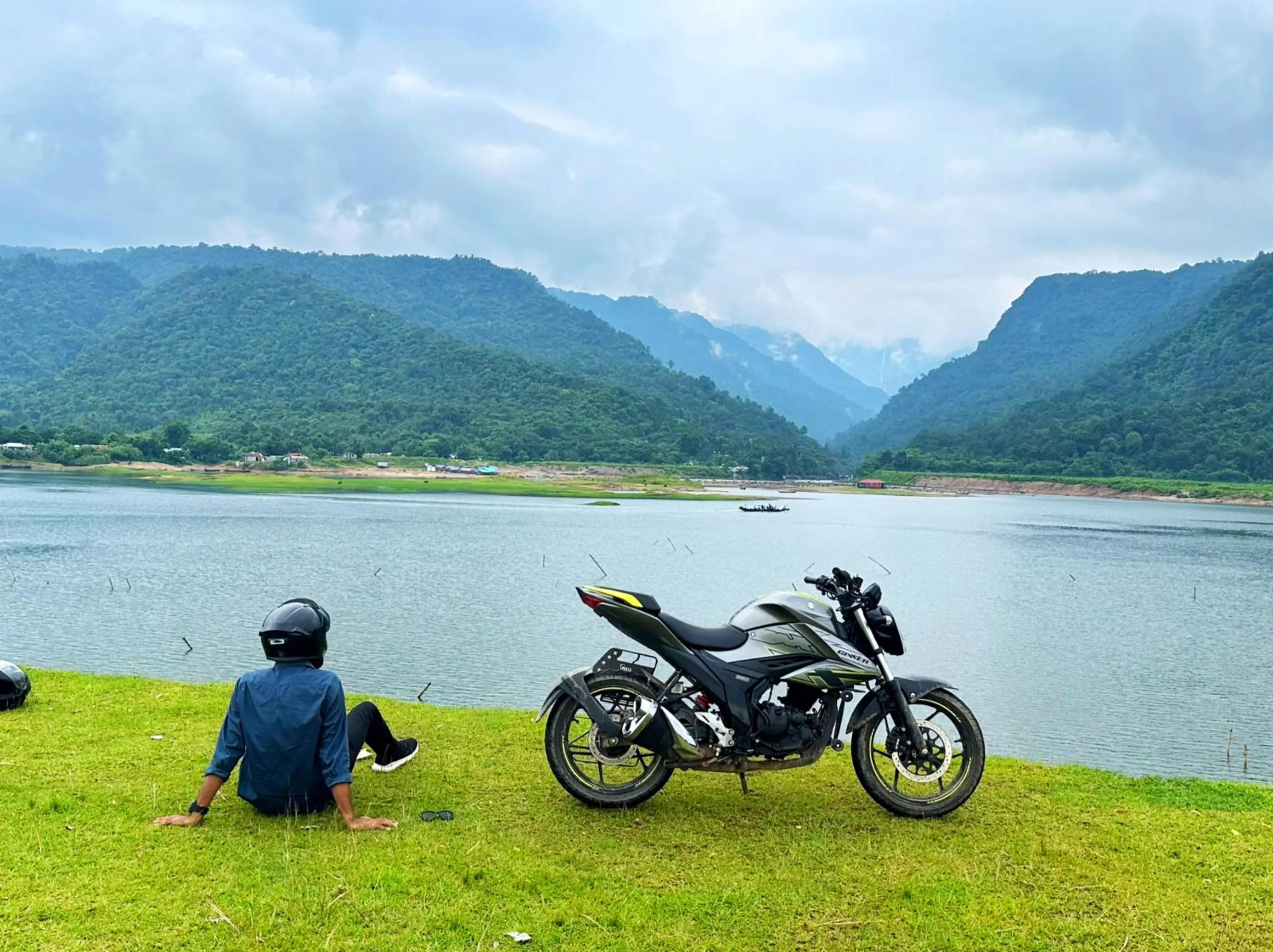 @𝑴𝒓.𝑺𝒐𝒖𝒓𝒂𝒗🇧🇩