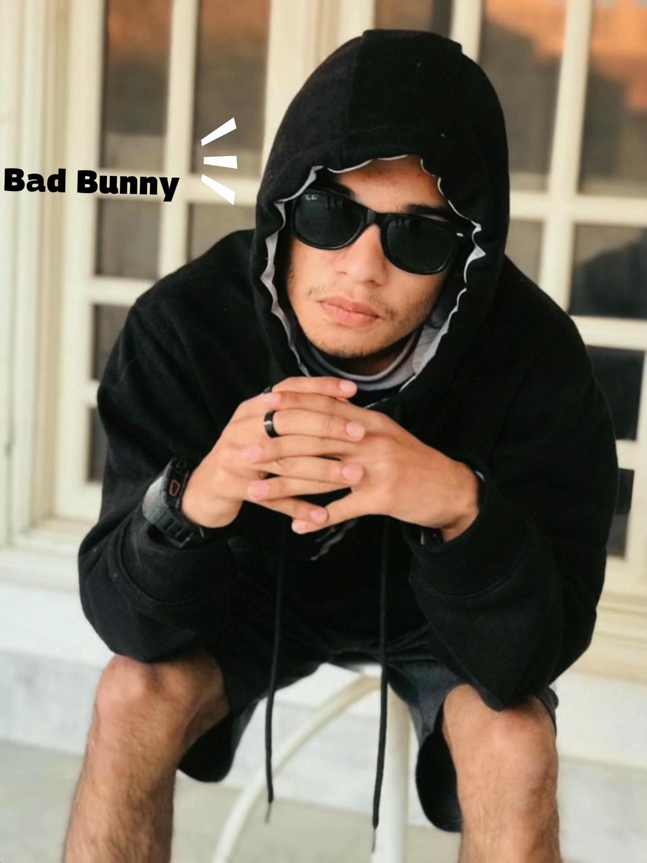 @BAD BUNNY ✋🏾😛🤚🏾