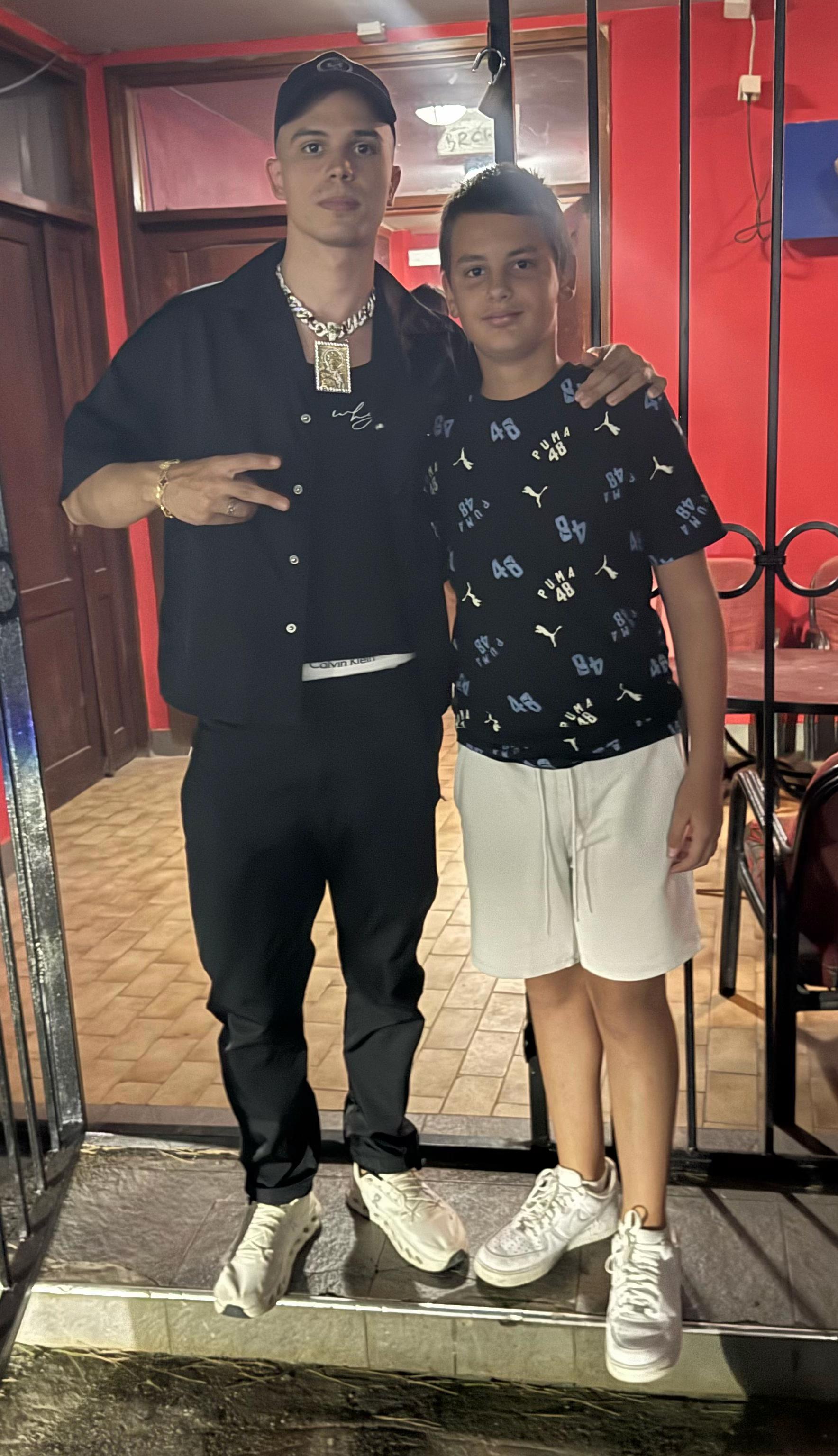 @🦅