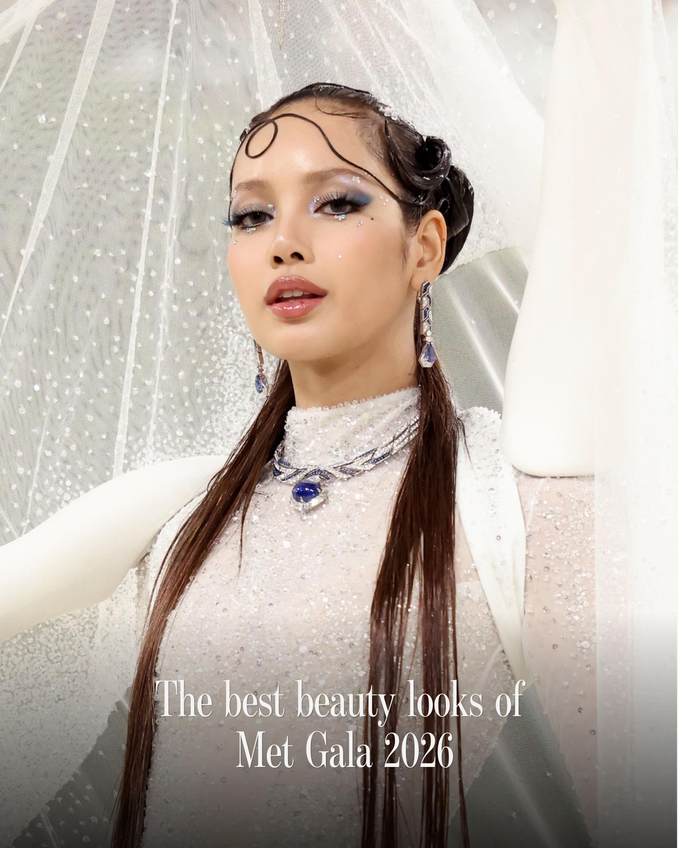 @Harper’s BAZAAR SG