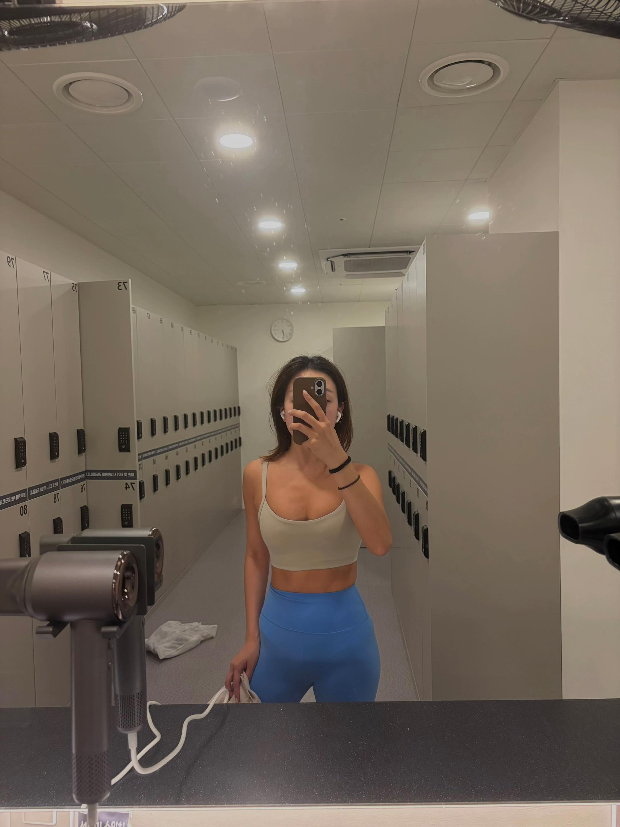 @_jenniferha_